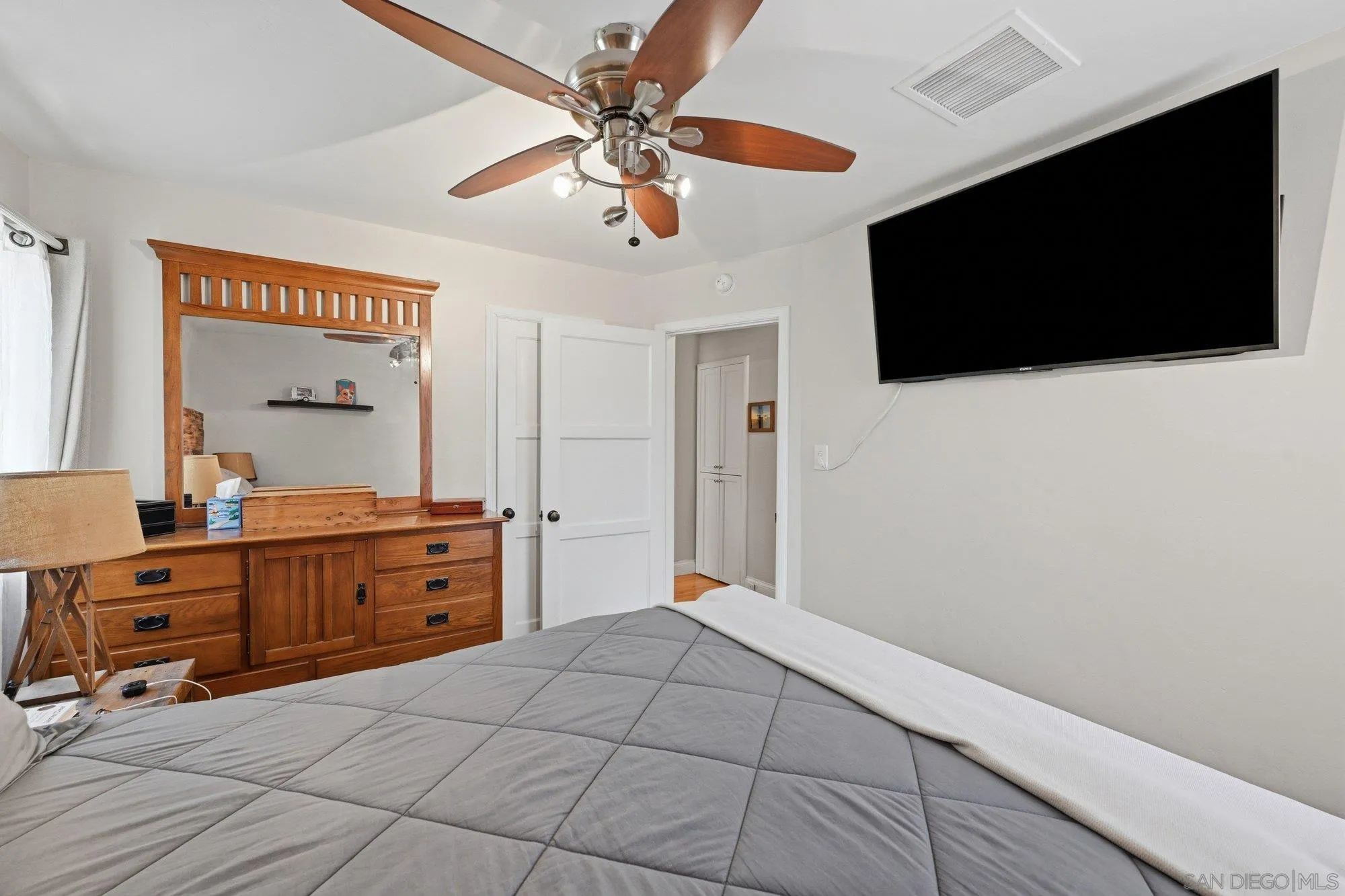 https://cdn.realtyfeed.com/cdn/127/260018672/23d8012e5a68454746d1a8fac0b3f3a3.webp