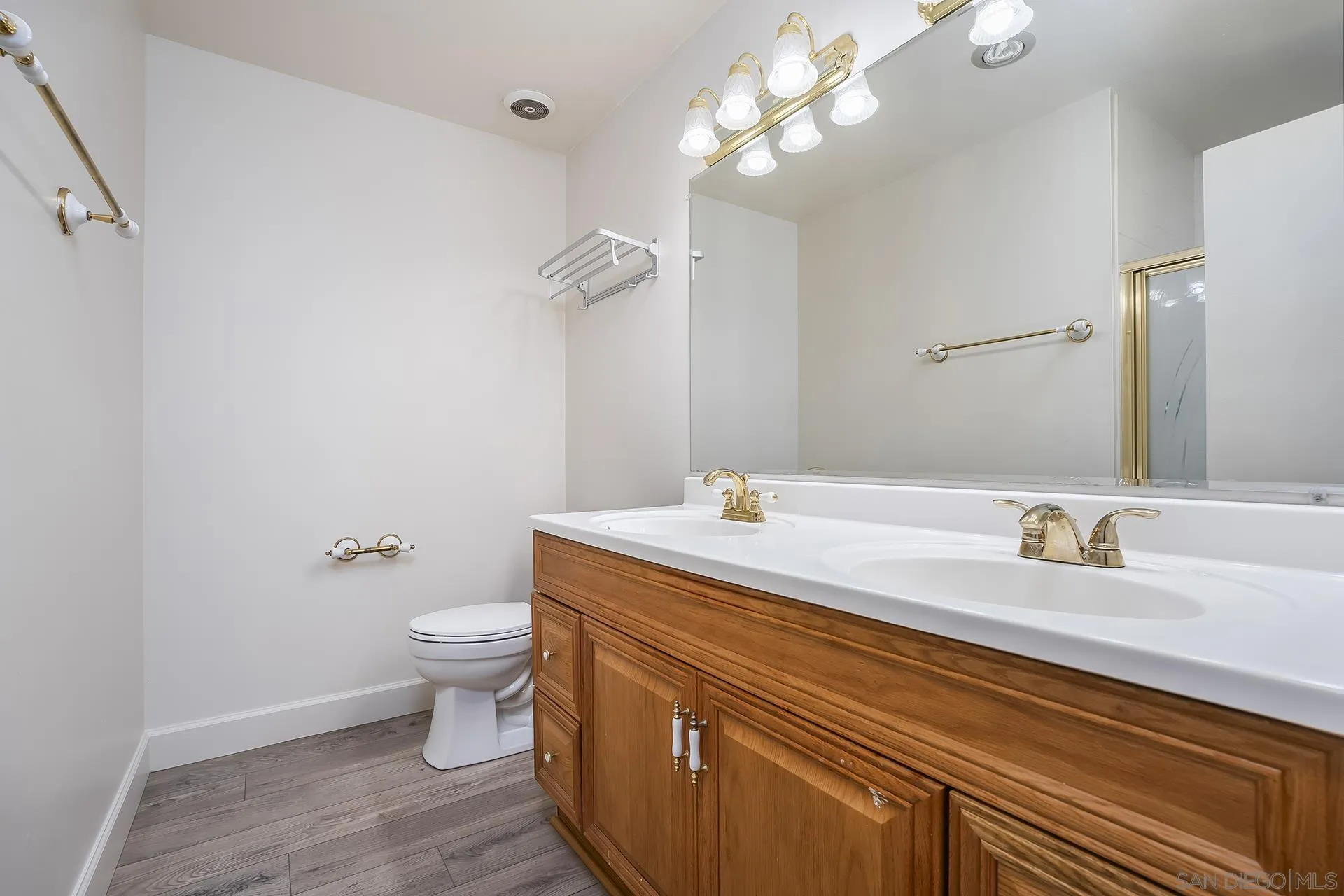 https://cdn.realtyfeed.com/cdn/127/260018678/0a7d0c6db6096f0c23ac65bc669a7afd.webp