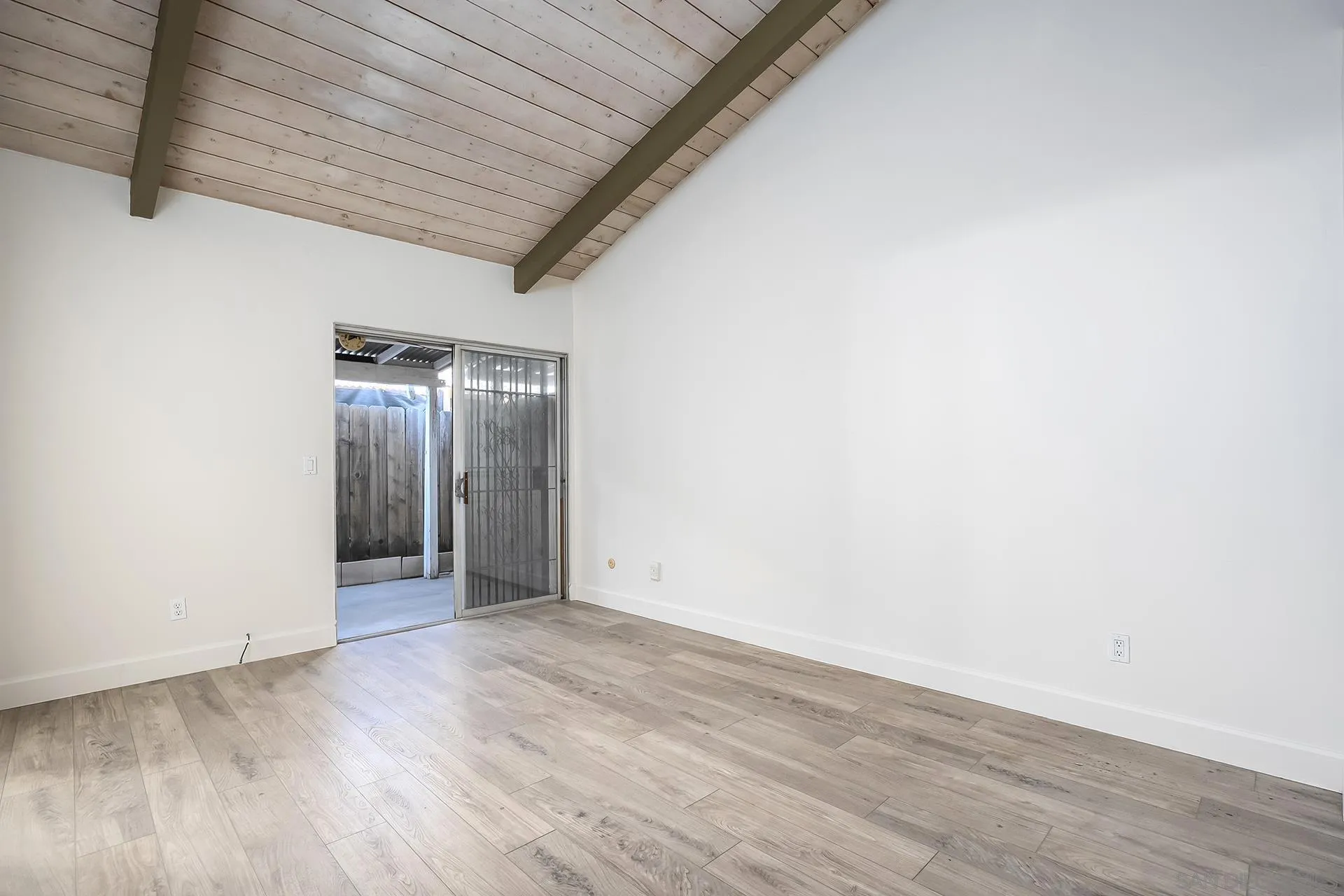 https://cdn.realtyfeed.com/cdn/127/260018678/0c7dfaf78fc027c77ff2aca4f0d64974.webp
