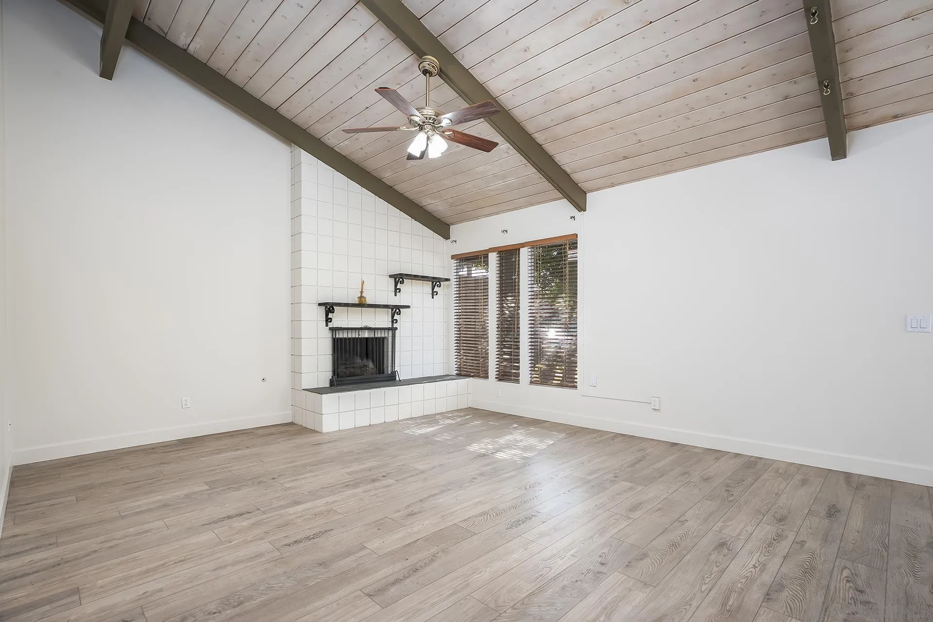 https://cdn.realtyfeed.com/cdn/127/260018678/0f06f76c75067d1552192686710d94e4.webp