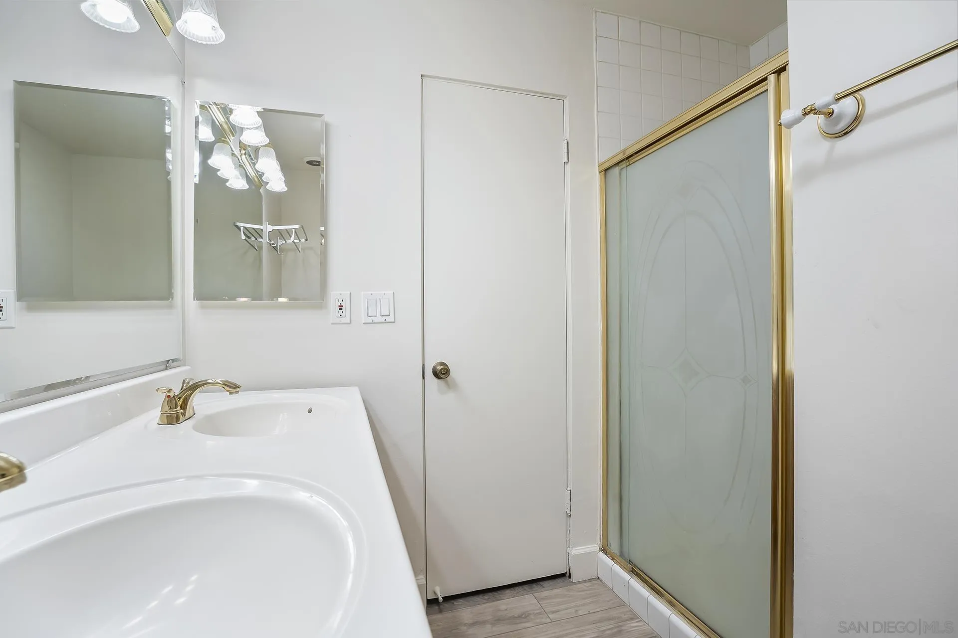https://cdn.realtyfeed.com/cdn/127/260018678/681e5d76ae50861b81c01623cf5c9de7.webp