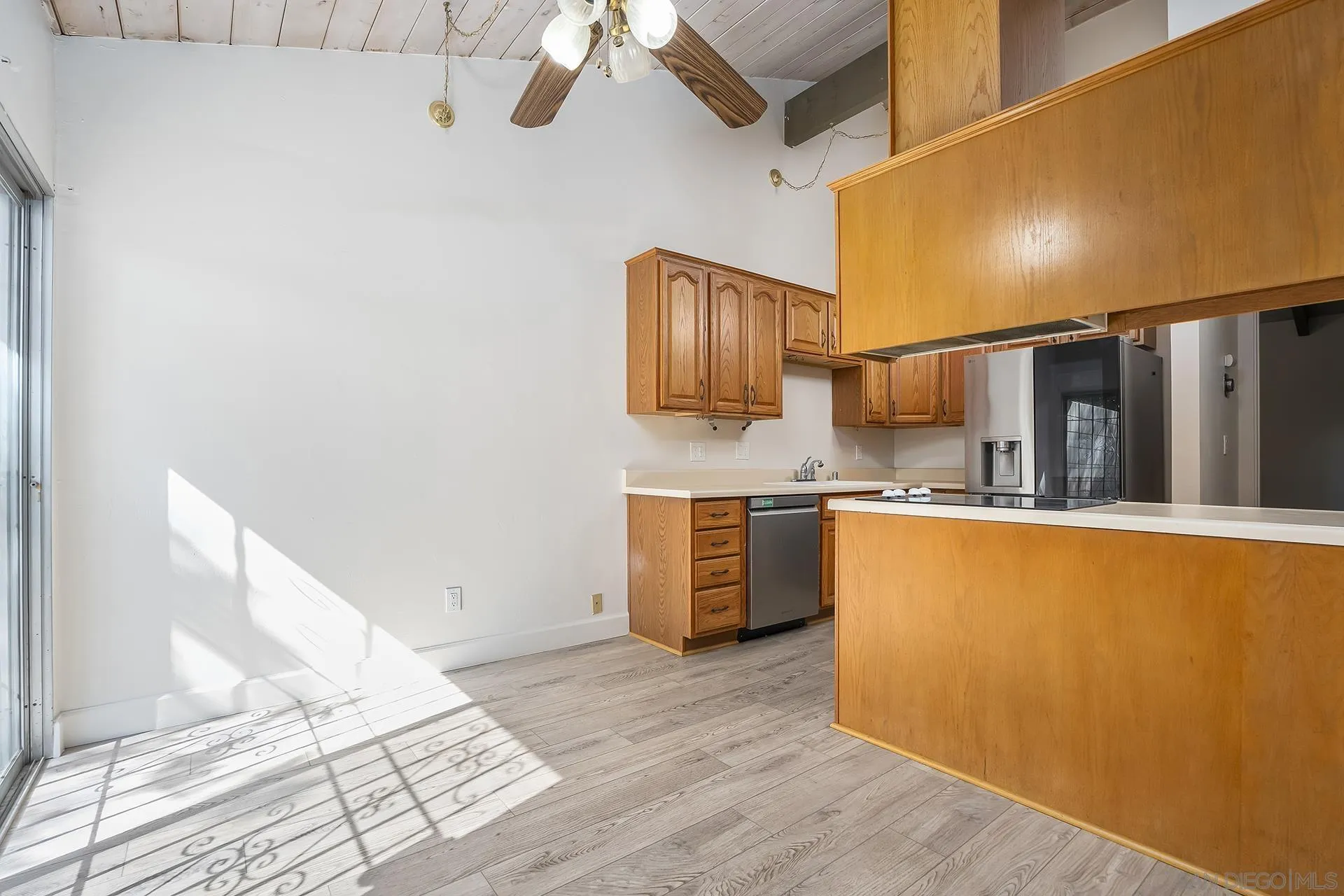 https://cdn.realtyfeed.com/cdn/127/260018678/763d283cb9e8bef01841bd151e375b2c.webp