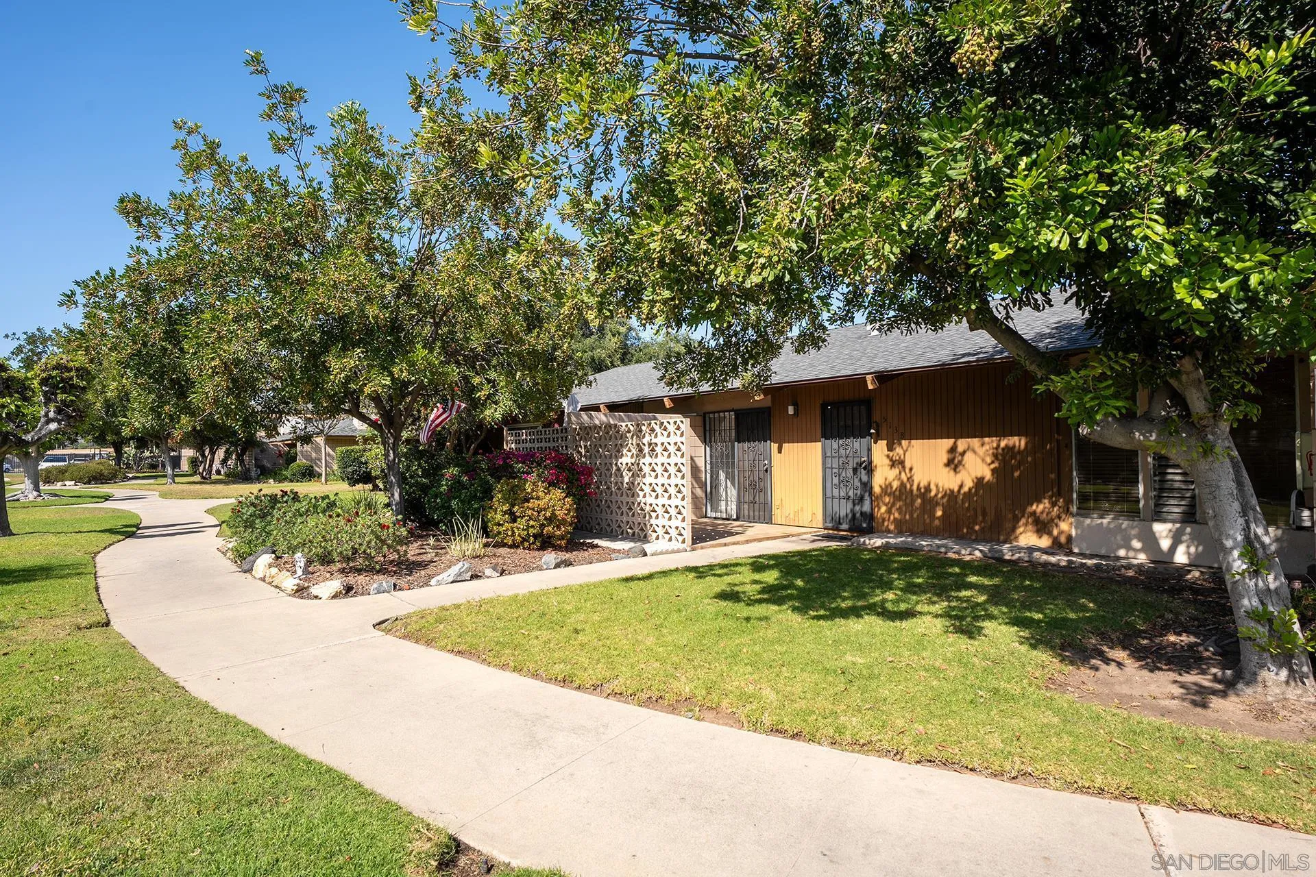 https://cdn.realtyfeed.com/cdn/127/260018678/a4059ddfcb3c540aa7cb8a21a642dc20.webp