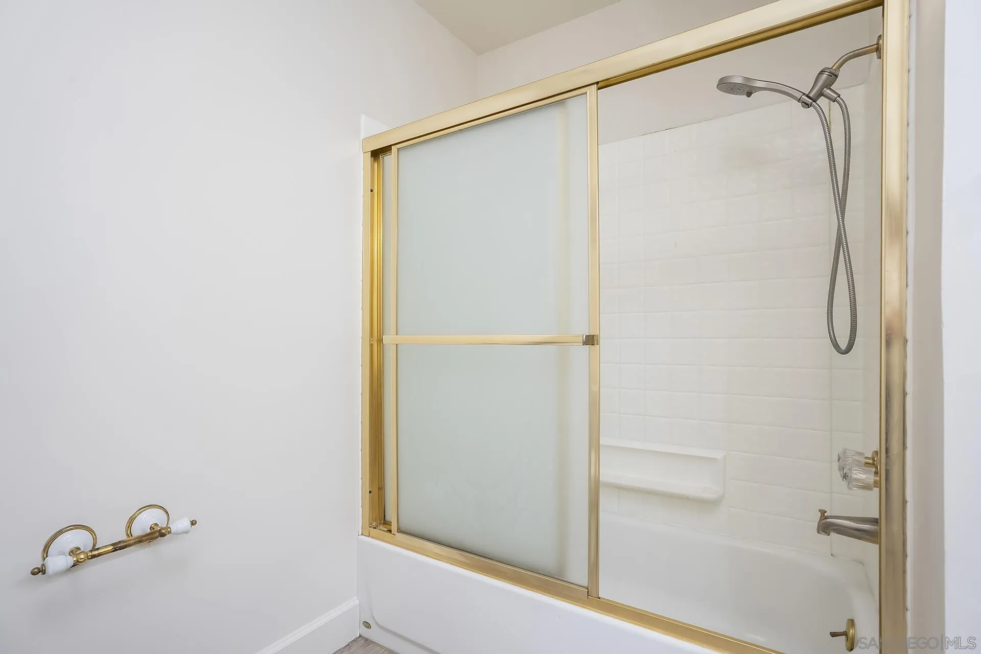 https://cdn.realtyfeed.com/cdn/127/260018678/a4ec2d625ffaee2ed4fedeec178fb5f4.webp
