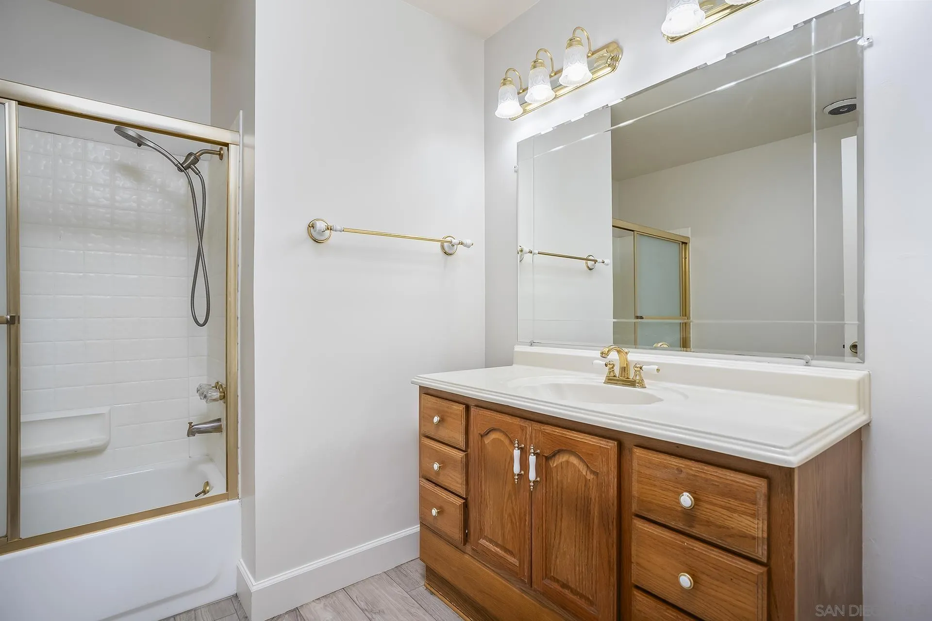 https://cdn.realtyfeed.com/cdn/127/260018678/ade51ec515b5f243d0623d7aa741e40e.webp