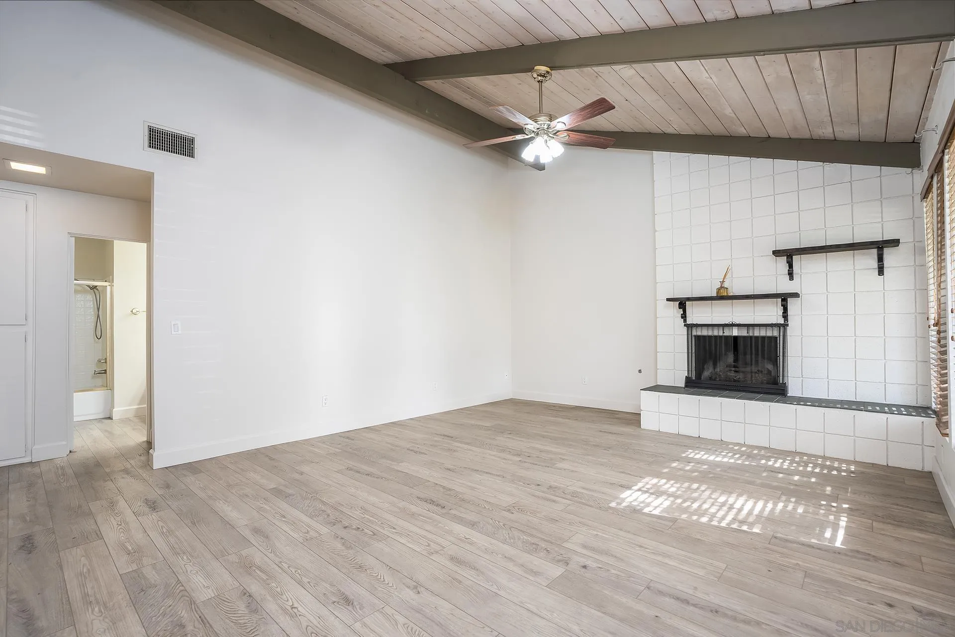 https://cdn.realtyfeed.com/cdn/127/260018678/b679aed04ad2aedb55b62c2ab8e8626a.webp