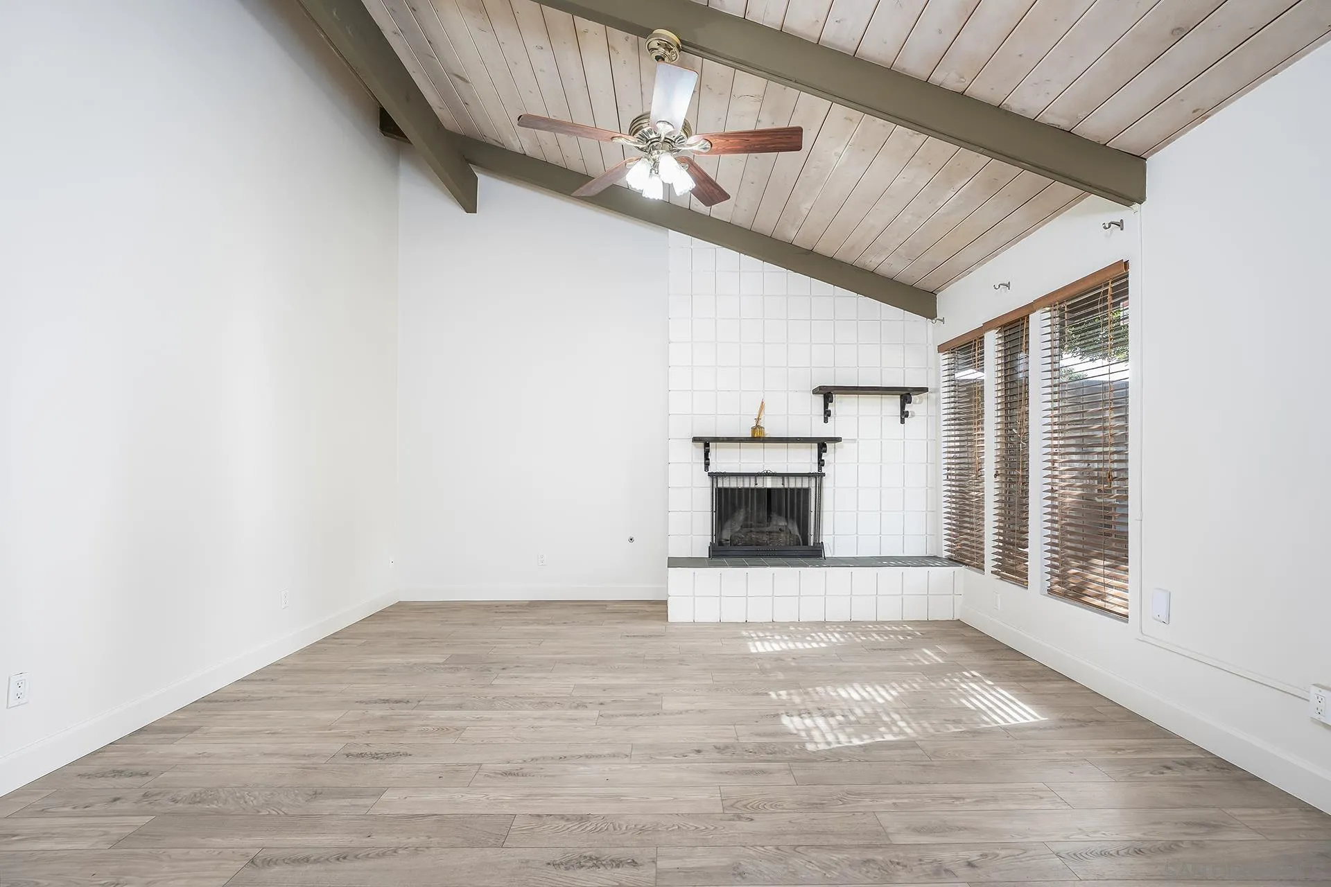 https://cdn.realtyfeed.com/cdn/127/260018678/d694cb64557243049e53e3137369620d.webp