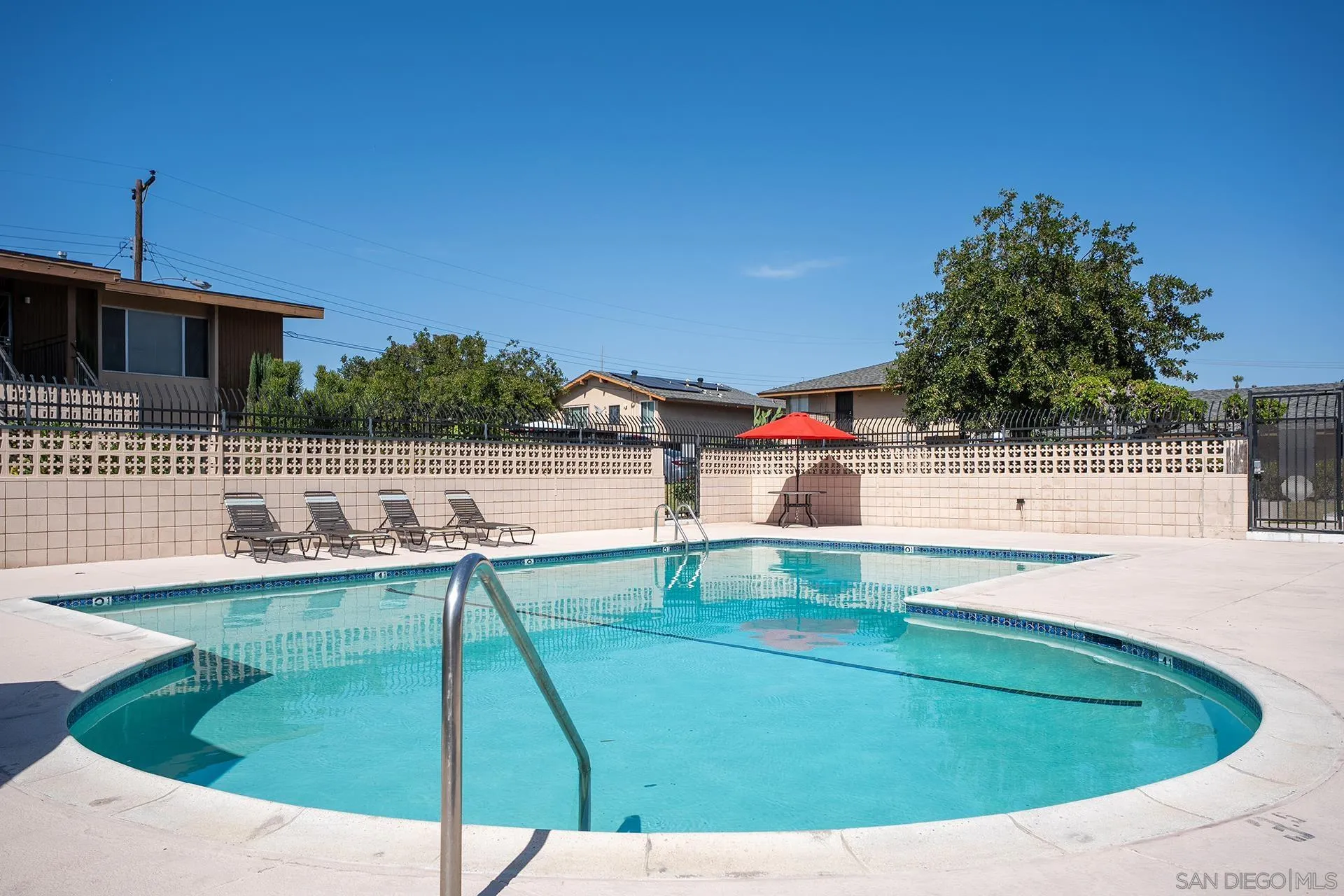https://cdn.realtyfeed.com/cdn/127/260018678/fc3ff00afc348bfd7f4bfff13aea2c27.webp