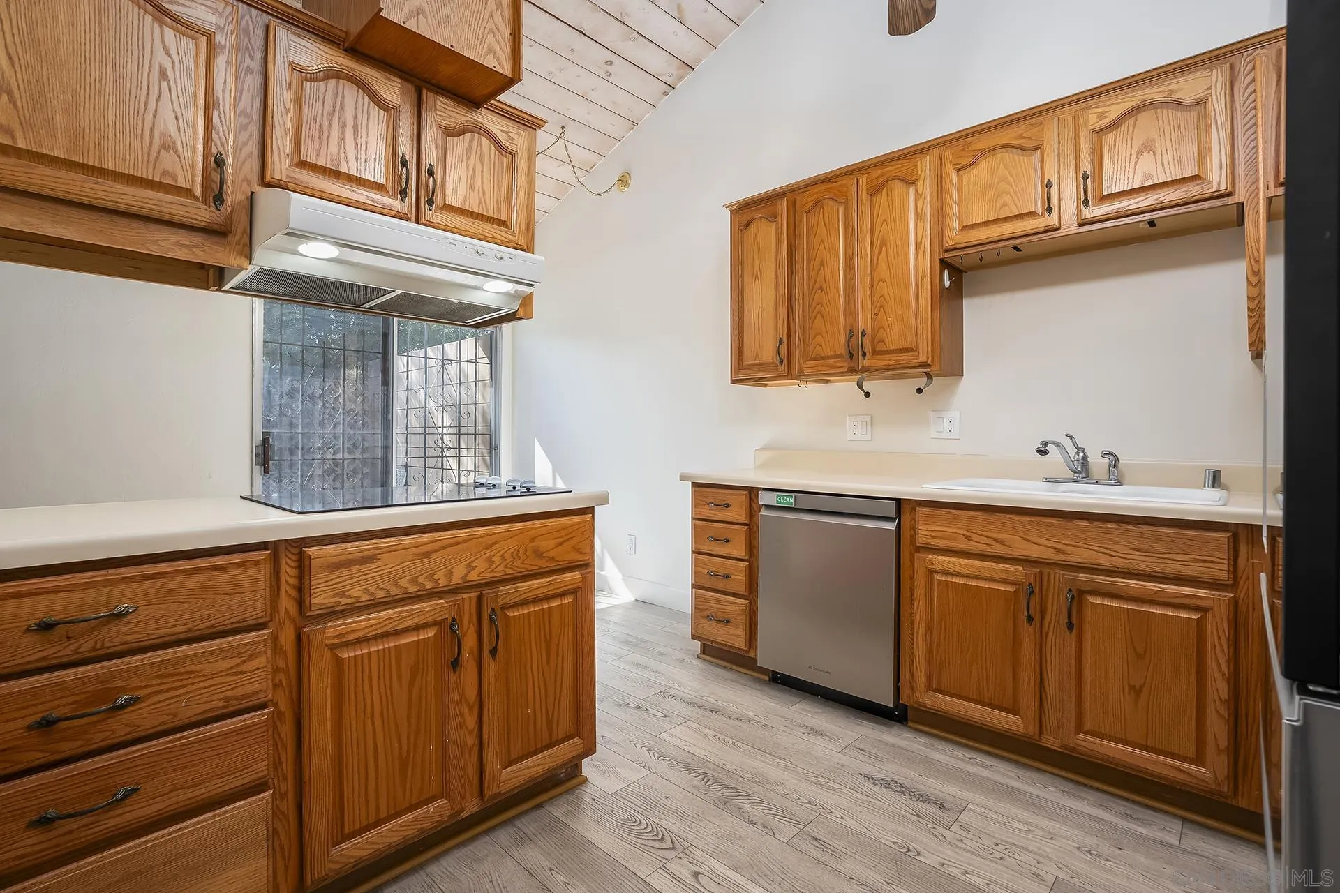 https://cdn.realtyfeed.com/cdn/127/260018678/fc5515adfeb1ba74e8f96b44072c42f6.webp