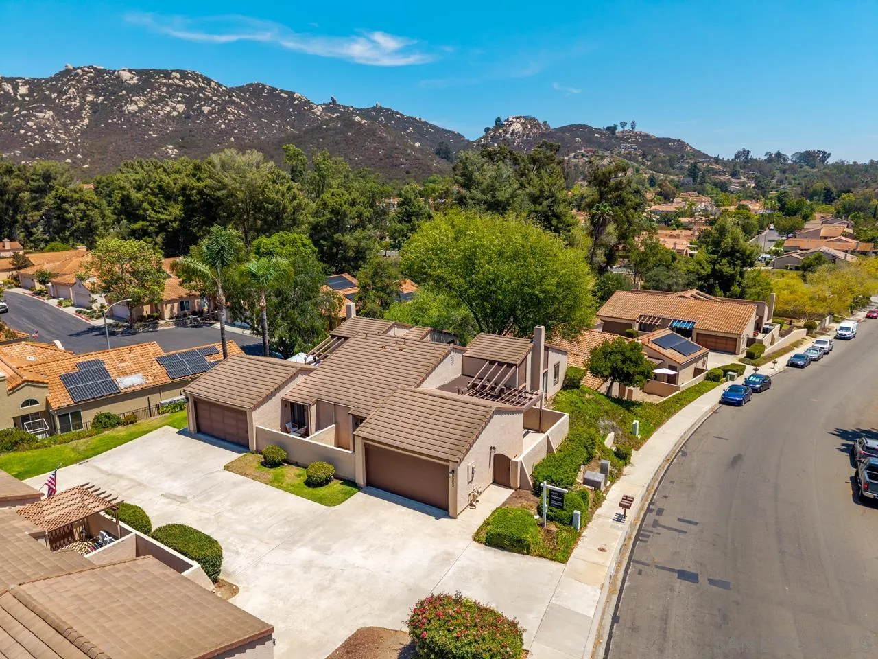 https://cdn.realtyfeed.com/cdn/127/260018698/85a2178c0576bc51c4b0a5ecd690b57b.webp