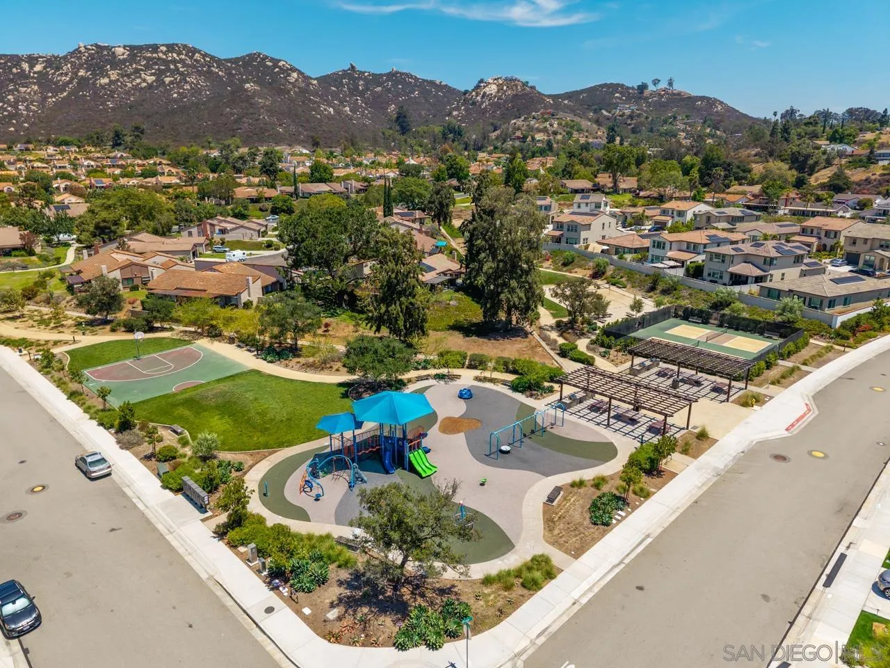 https://cdn.realtyfeed.com/cdn/127/260018698/ff82b52fc8f7e832fa9b2ab32b1cd863.webp