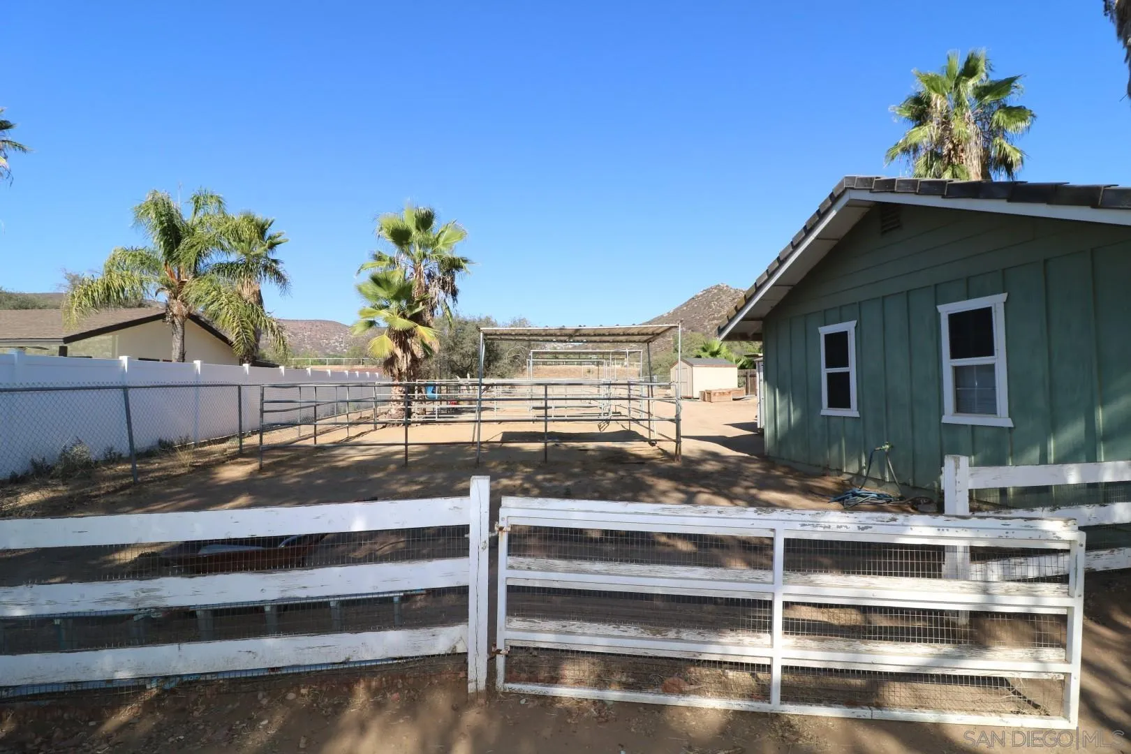 https://cdn.realtyfeed.com/cdn/127/260018699/070537297d5889f6b3021c3b9ccbbfcb.webp