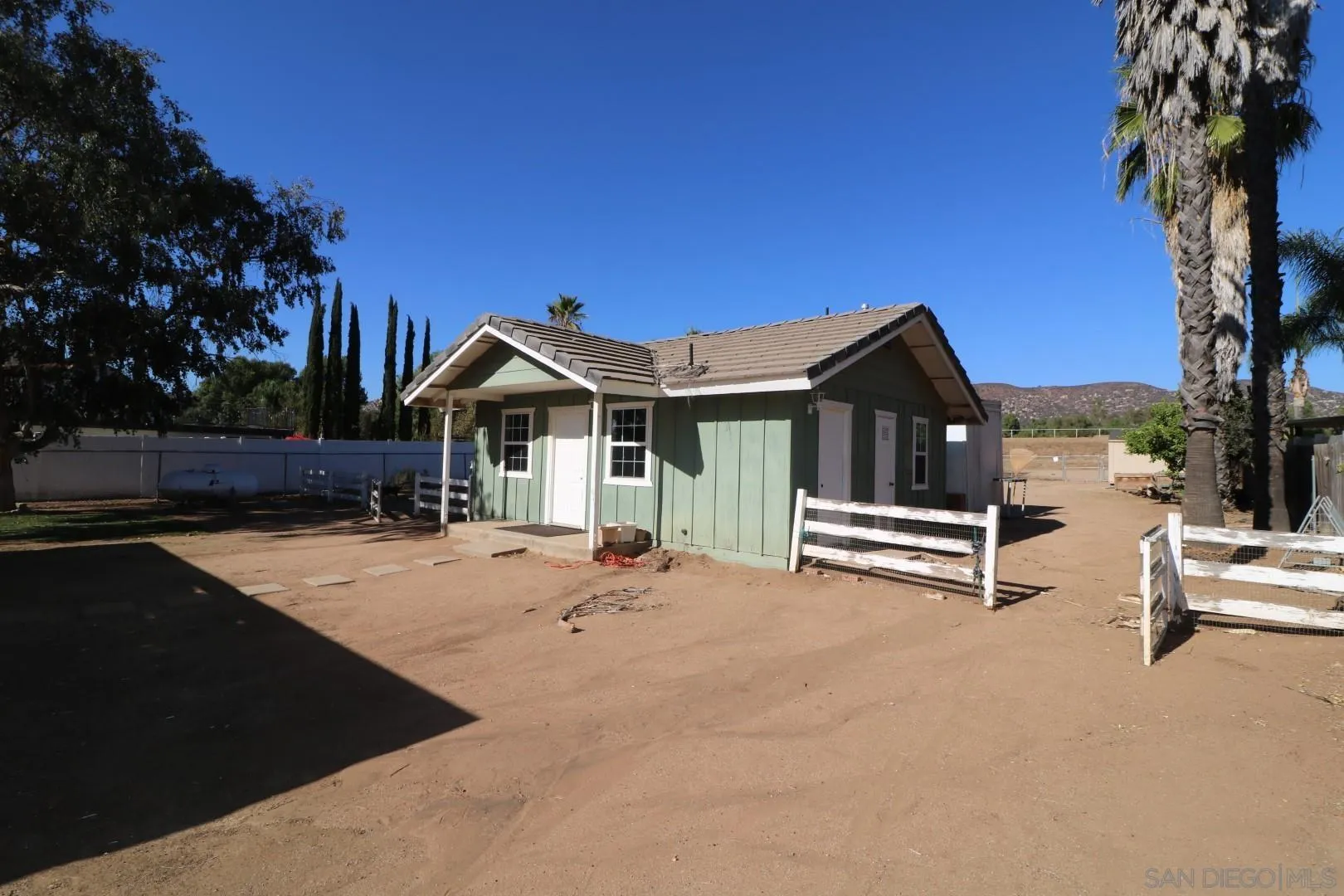 https://cdn.realtyfeed.com/cdn/127/260018699/f1b7140cd45239a503bad90d063fe5a0.webp