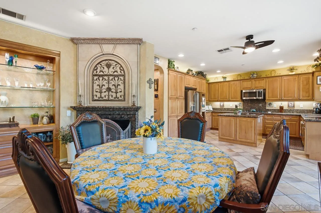 https://cdn.realtyfeed.com/cdn/127/260018710/2efa67894012cf4da057fa69bcb17f88.webp