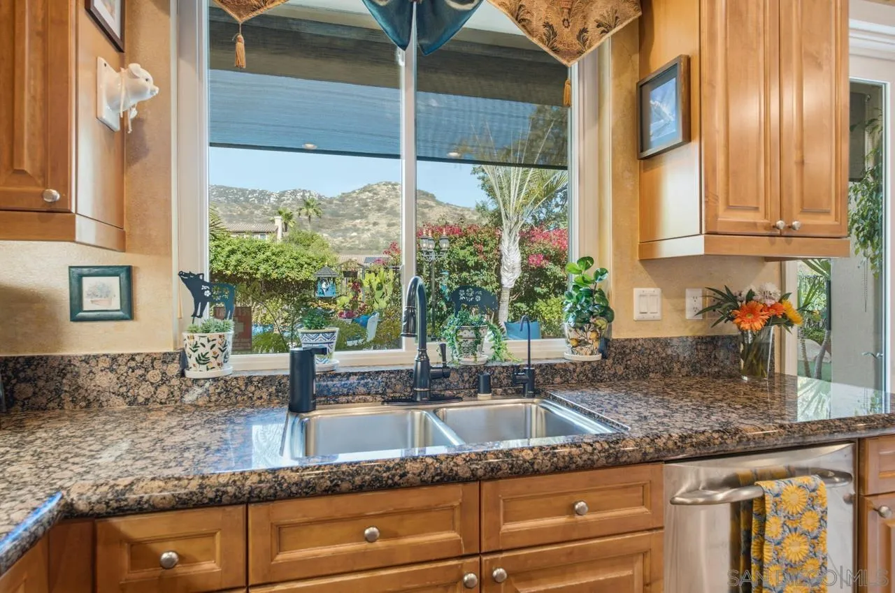 https://cdn.realtyfeed.com/cdn/127/260018710/494286981df40baf7c7a7870b182b0ad.webp