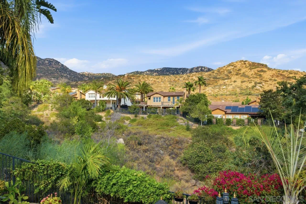 https://cdn.realtyfeed.com/cdn/127/260018710/c1f89c486670609973137d41ac9a93c5.webp