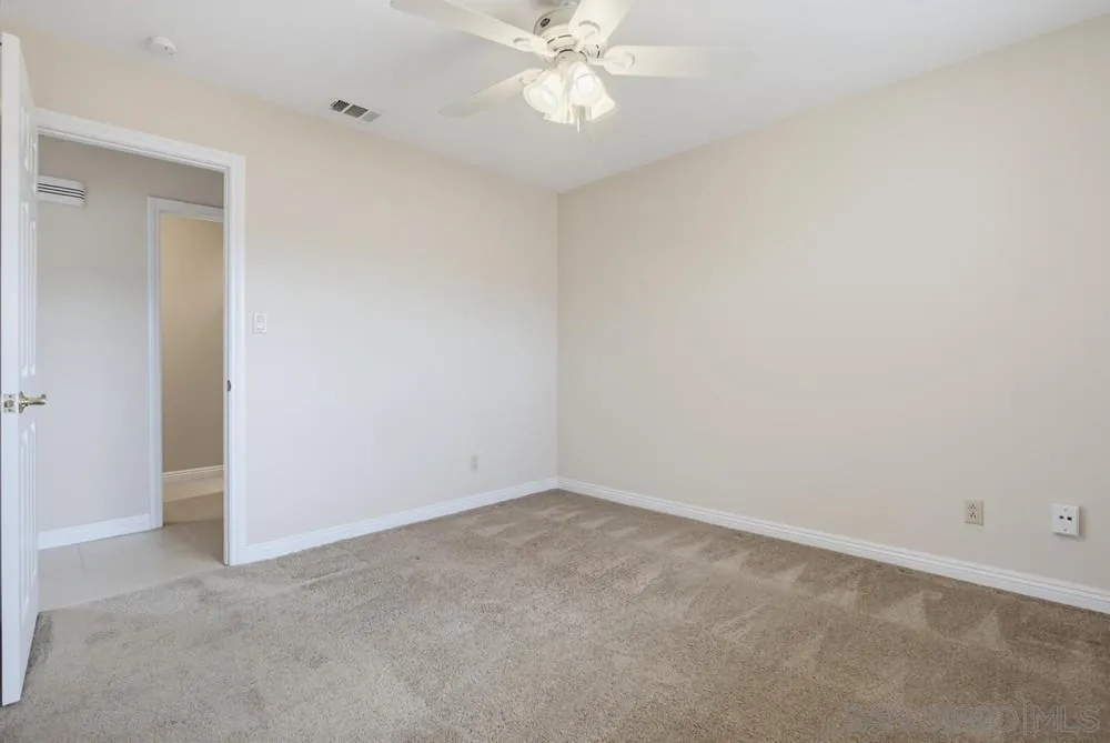 https://cdn.realtyfeed.com/cdn/127/260018716/110b8a0d4d00286083fd792aa69f02e7.webp