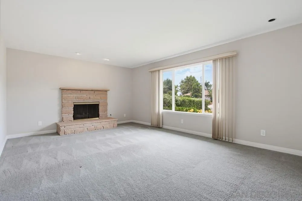 https://cdn.realtyfeed.com/cdn/127/260018716/901e7ef34ba4f16d50243bf6238fca83.webp
