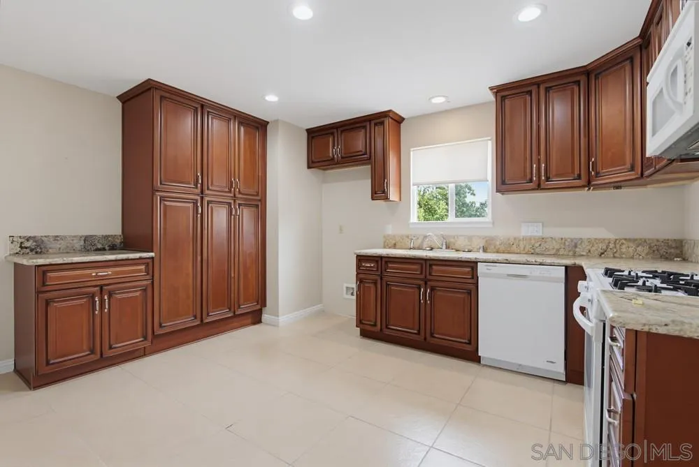 https://cdn.realtyfeed.com/cdn/127/260018716/a7c56fcbdf91feacbcb2206fa8852856.webp