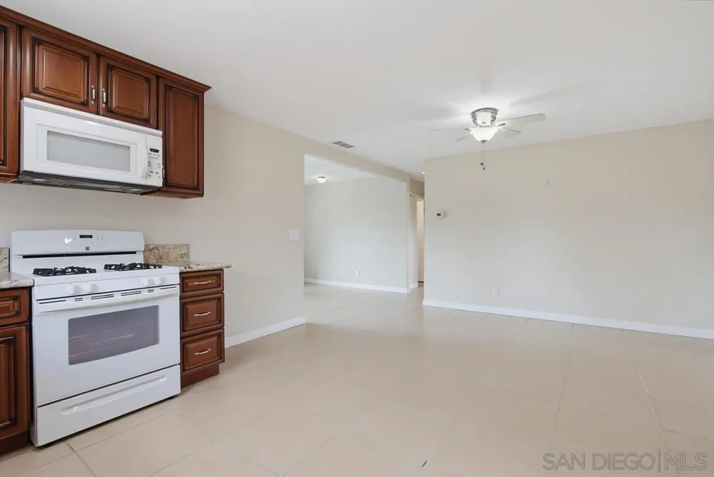 https://cdn.realtyfeed.com/cdn/127/260018716/baa15dd6cc086cafb34a2ae76e52db86.webp