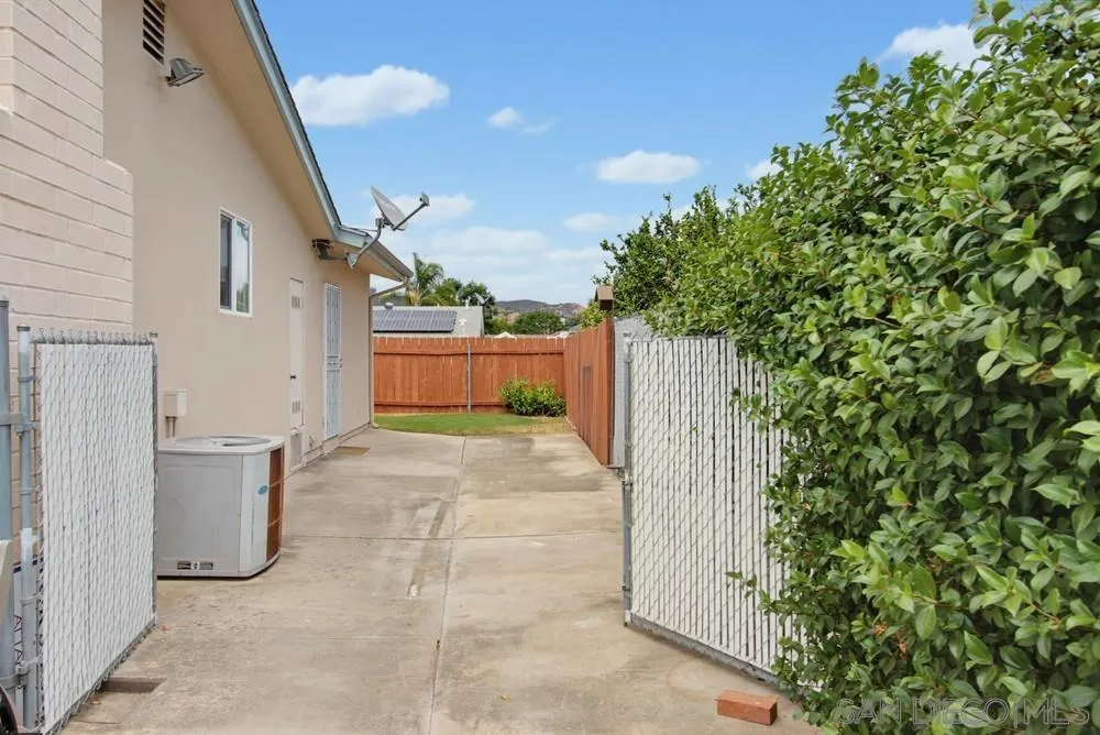 https://cdn.realtyfeed.com/cdn/127/260018716/e56c79e2efb99958cd521c3ad4aeca41.webp