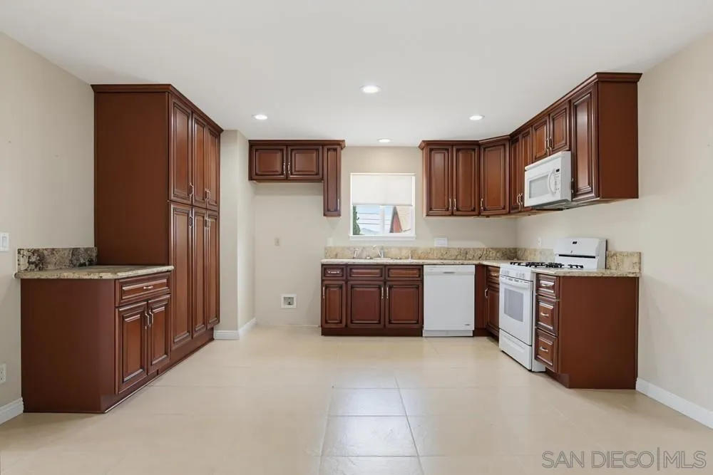 https://cdn.realtyfeed.com/cdn/127/260018716/f89158850746f1bdefdfed3baa37bea7.webp