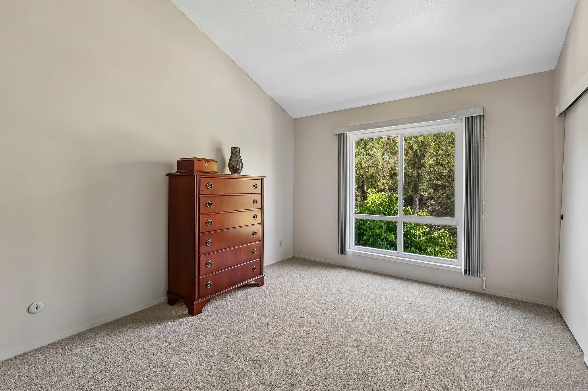 https://cdn.realtyfeed.com/cdn/127/260018720/d2731f582dc3cd5369543c754080686a.webp