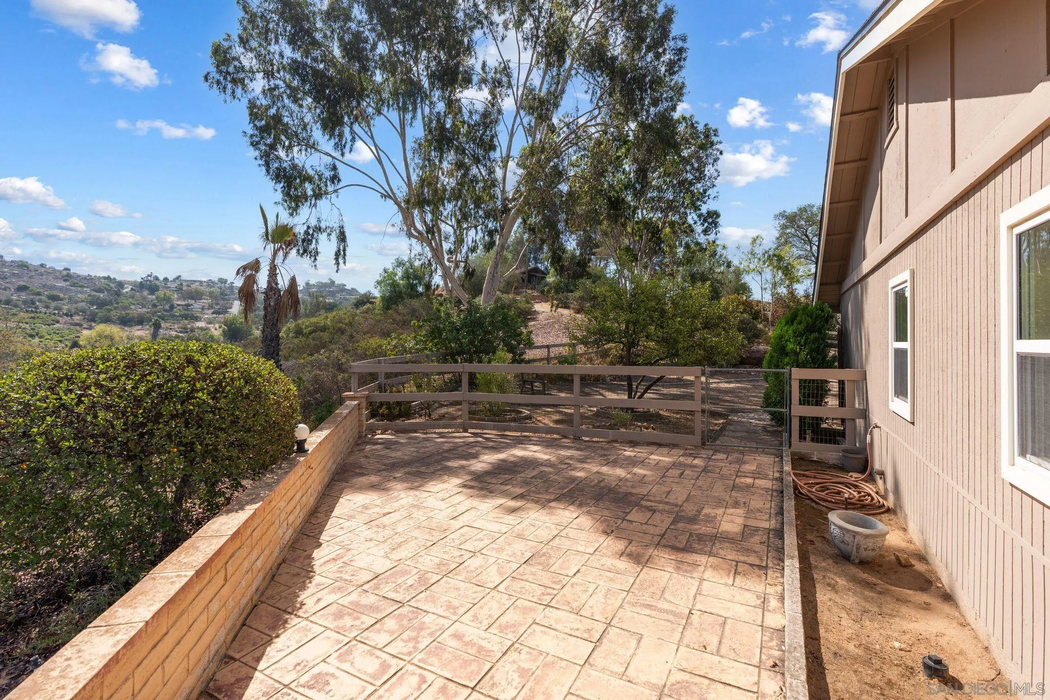 https://cdn.realtyfeed.com/cdn/127/260018728/2eef58f95794f2764f477fdf5817b8cf.webp