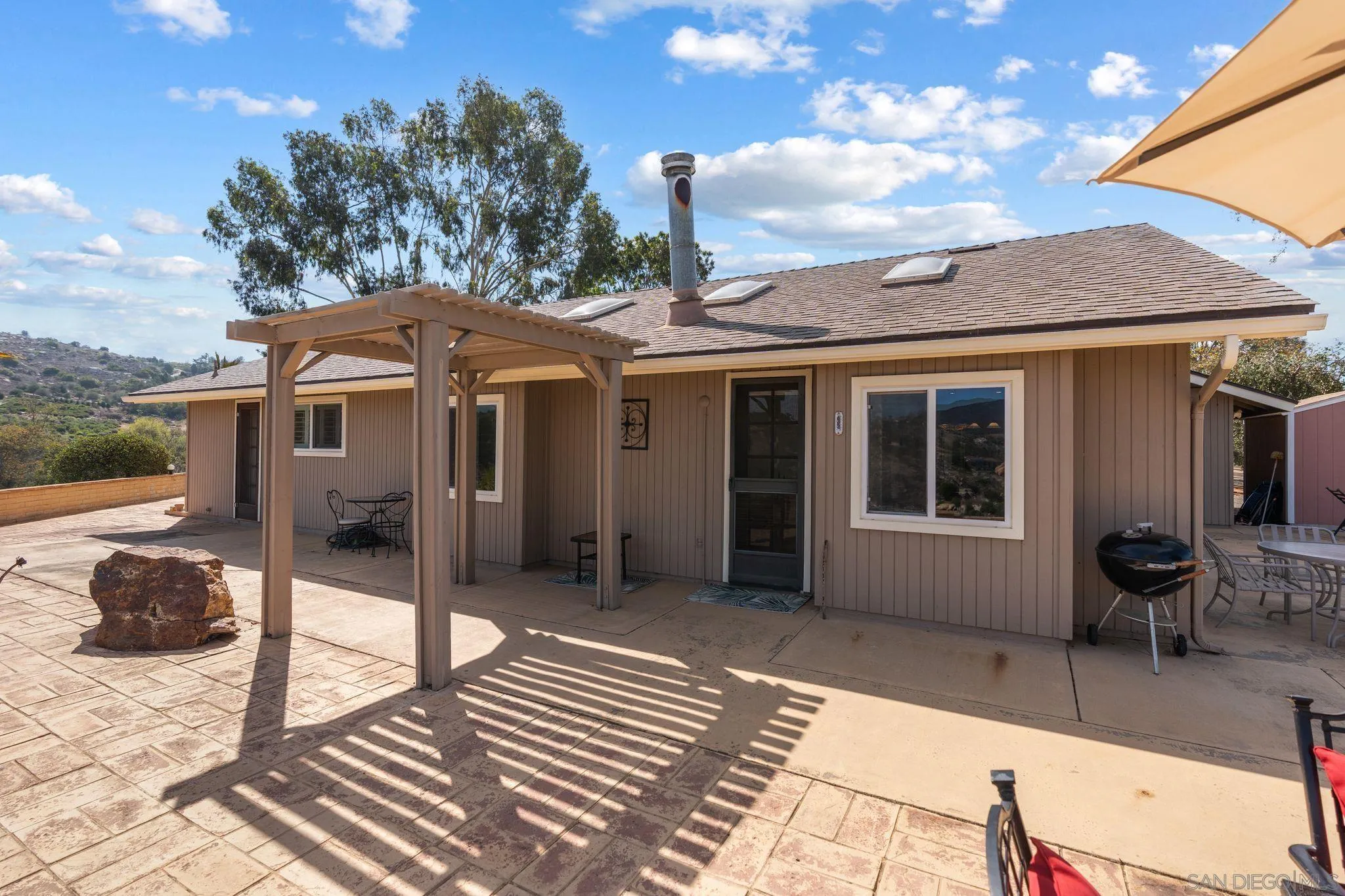 https://cdn.realtyfeed.com/cdn/127/260018728/4c049e7f7e3a2b4c359eb84198dec90c.webp