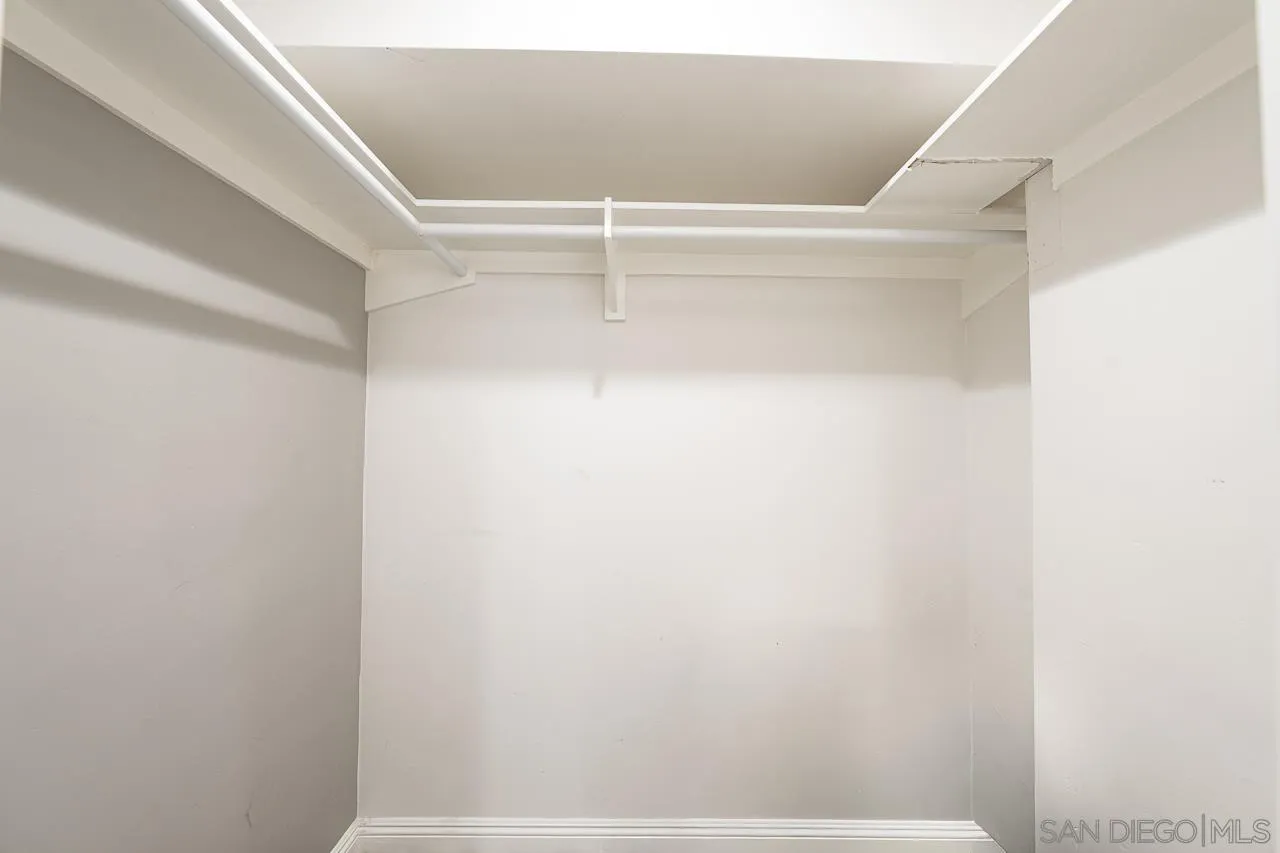https://cdn.realtyfeed.com/cdn/127/260018730/42ea8f8dcc27fc5ee64df964e9d8cb86.webp