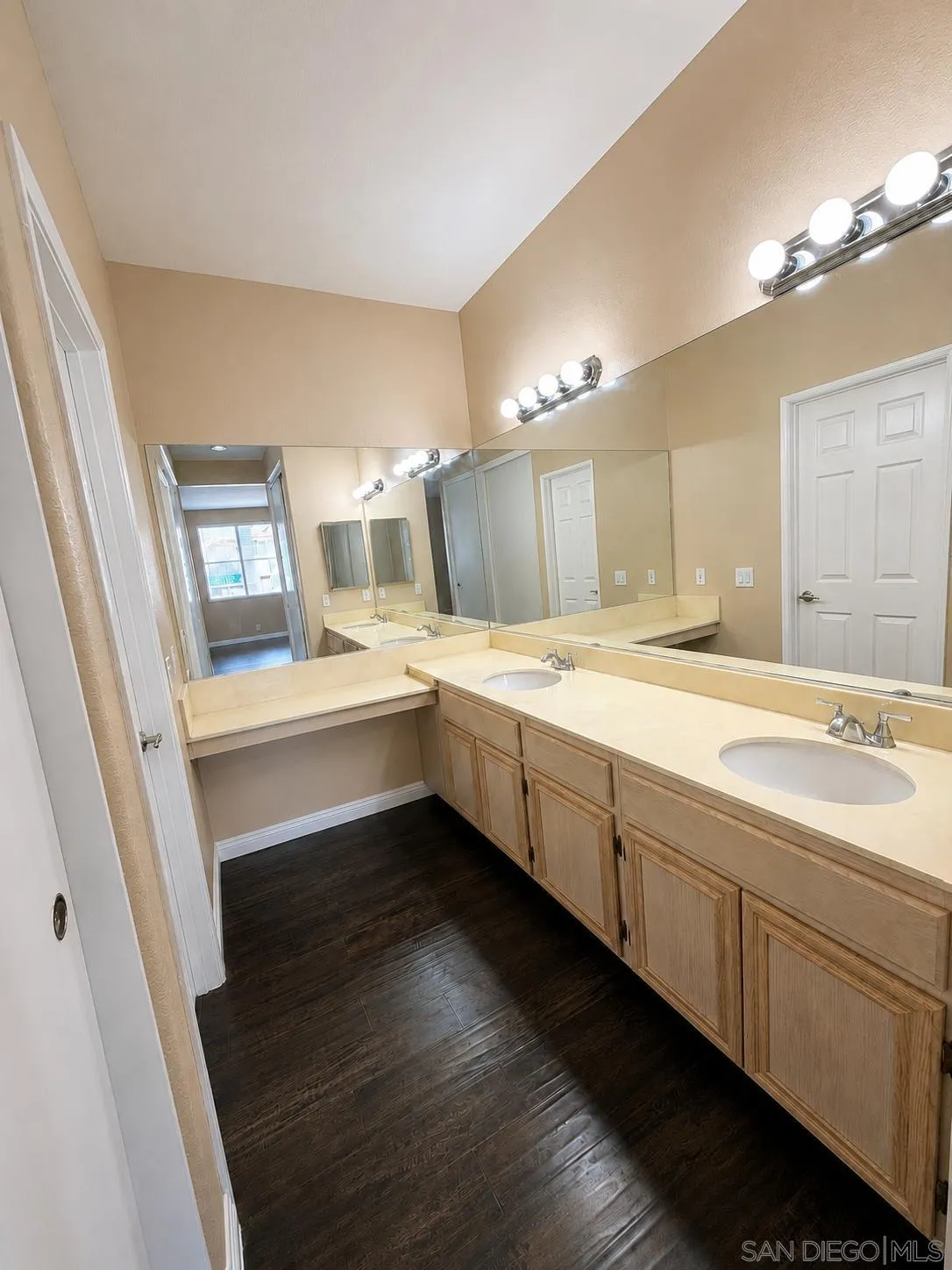 Photo #11: 260018731 Listing: Photo #11