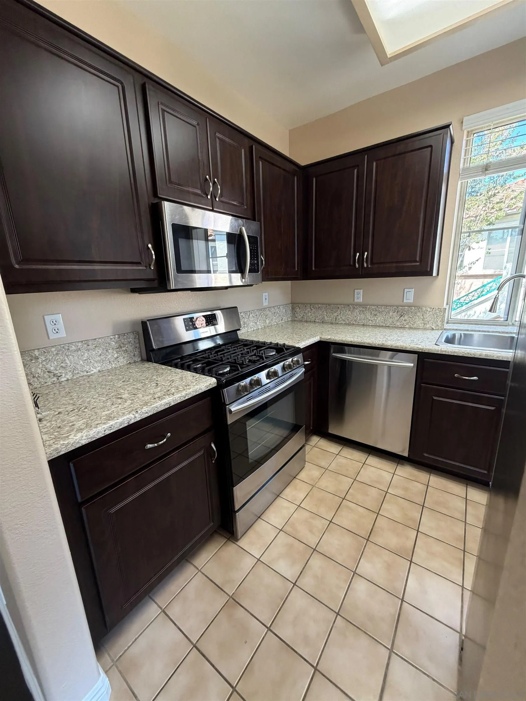 Photo #6: 260018731 Listing: Photo #6
