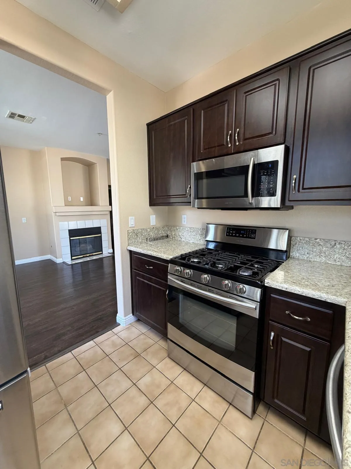 Photo #7: 260018731 Listing: Photo #7
