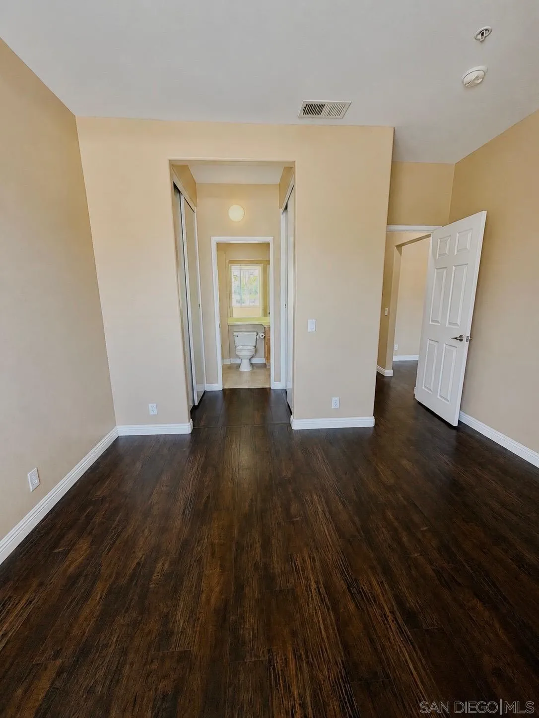 Photo #12: 260018731 Listing: Photo #12