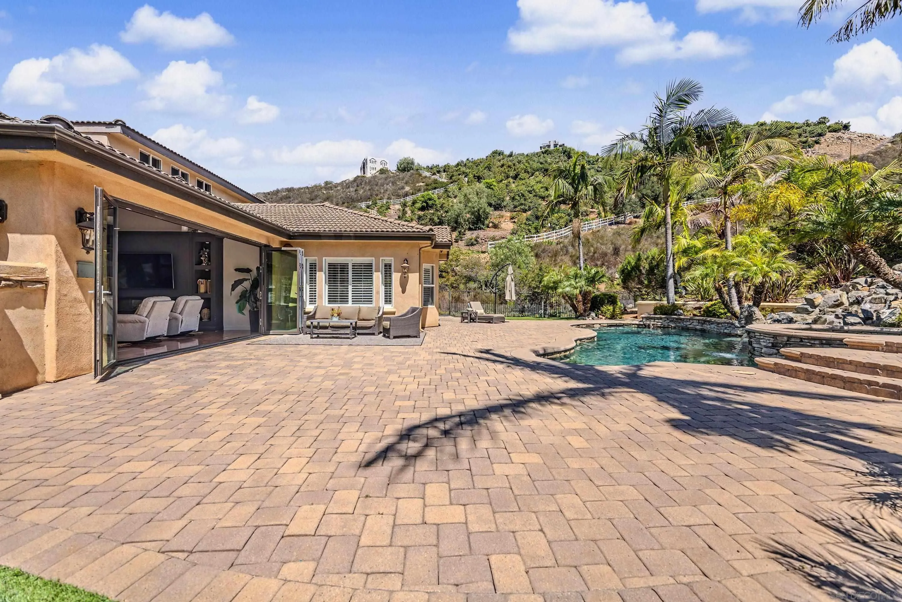 https://cdn.realtyfeed.com/cdn/127/260018737/08a9355f688dc416fb9f8606185d5b86.webp