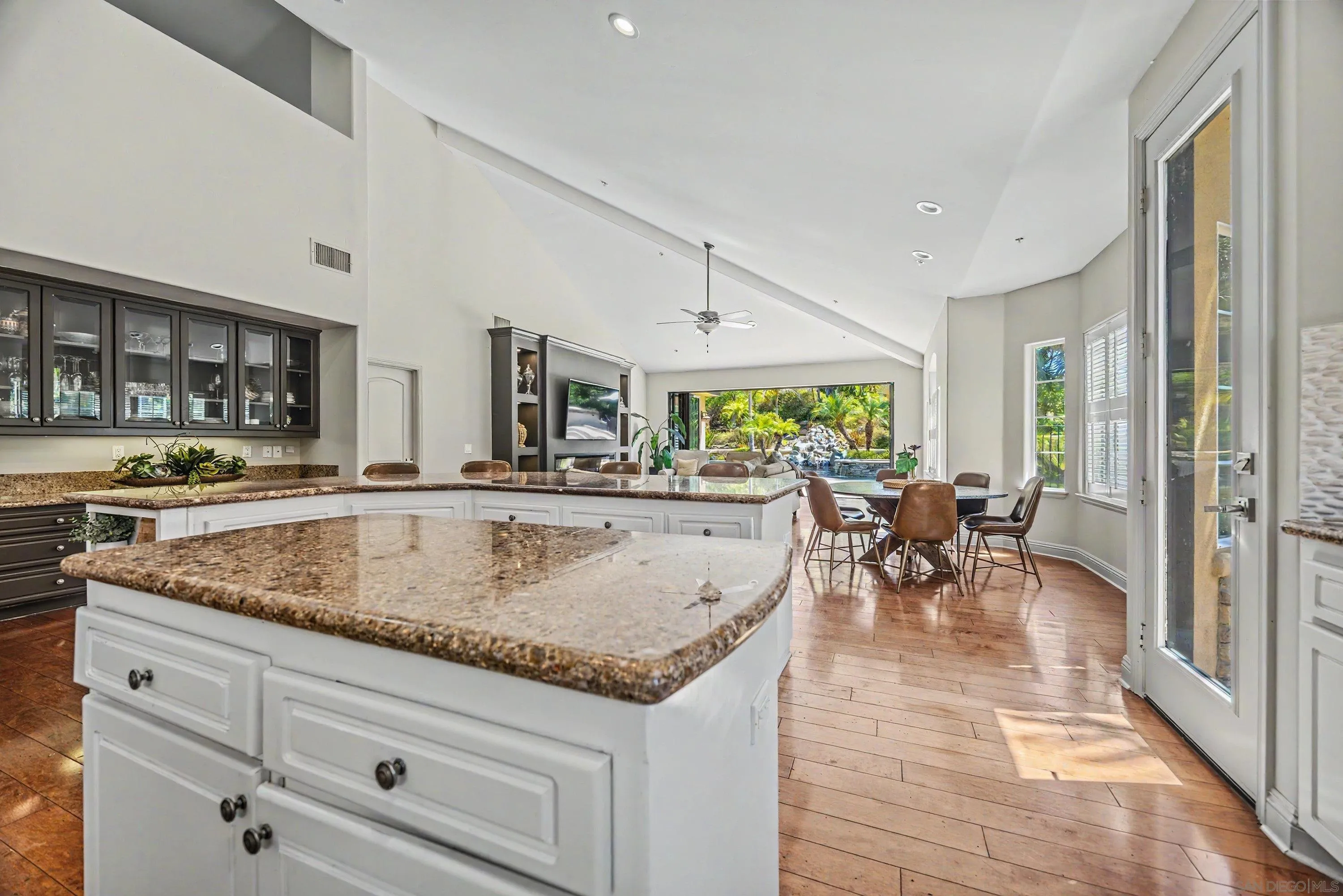 https://cdn.realtyfeed.com/cdn/127/260018737/26c9d2f28146869a2c3a3bea8b964c13.webp