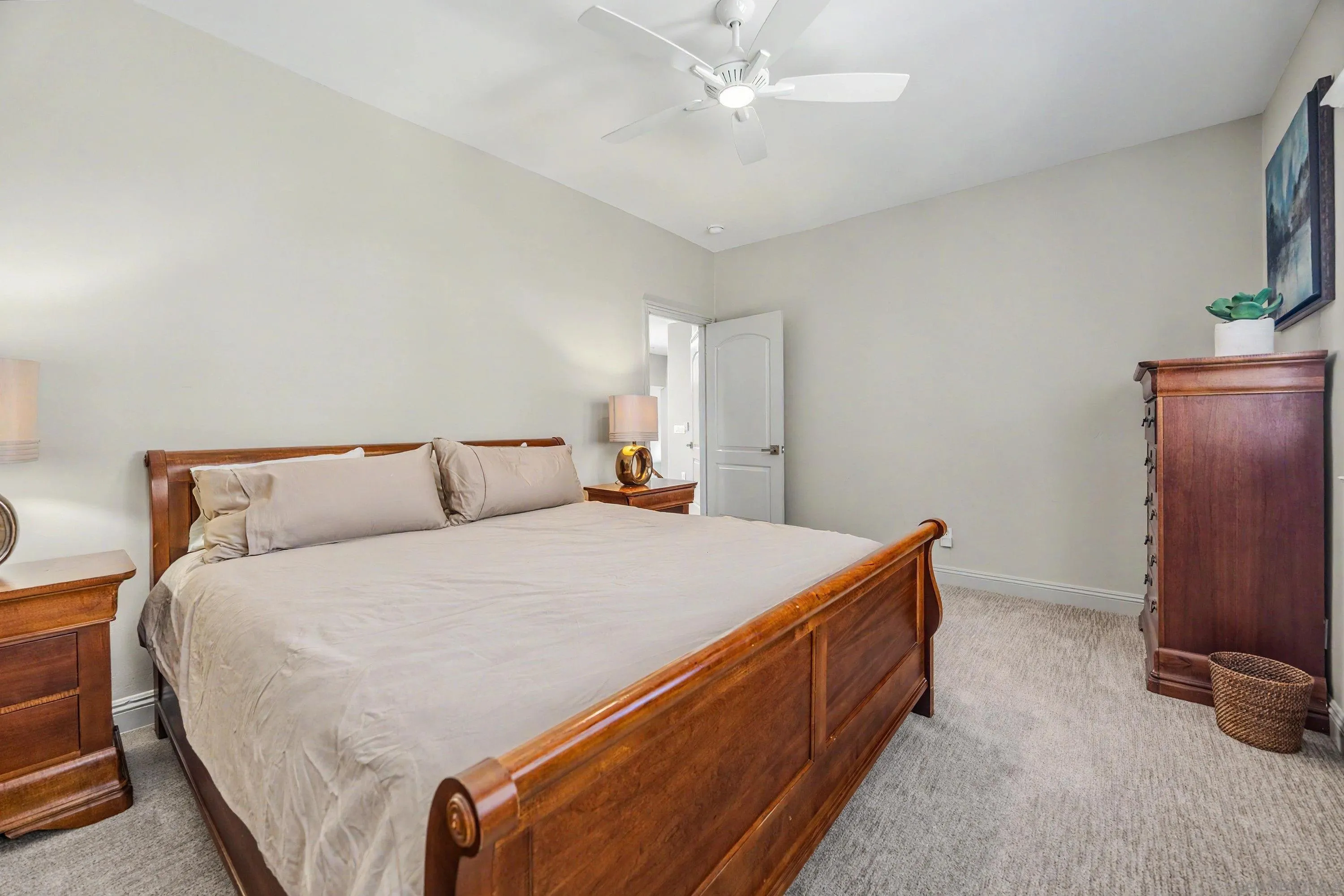 https://cdn.realtyfeed.com/cdn/127/260018737/2c5e2424f7acc7b6cee7e115c22be79f.webp