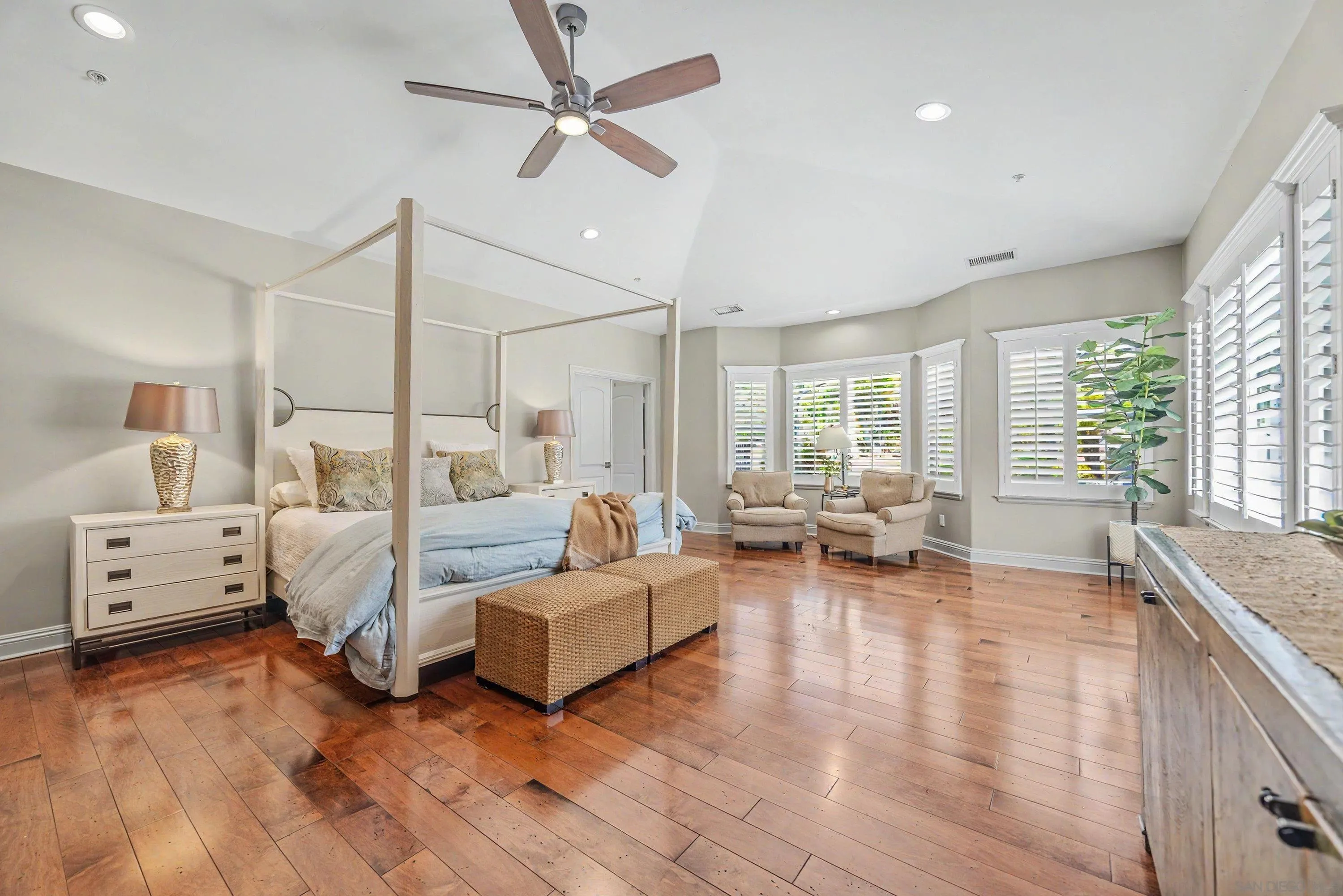 https://cdn.realtyfeed.com/cdn/127/260018737/2d7f54e6976e3b04e3518917885534ac.webp