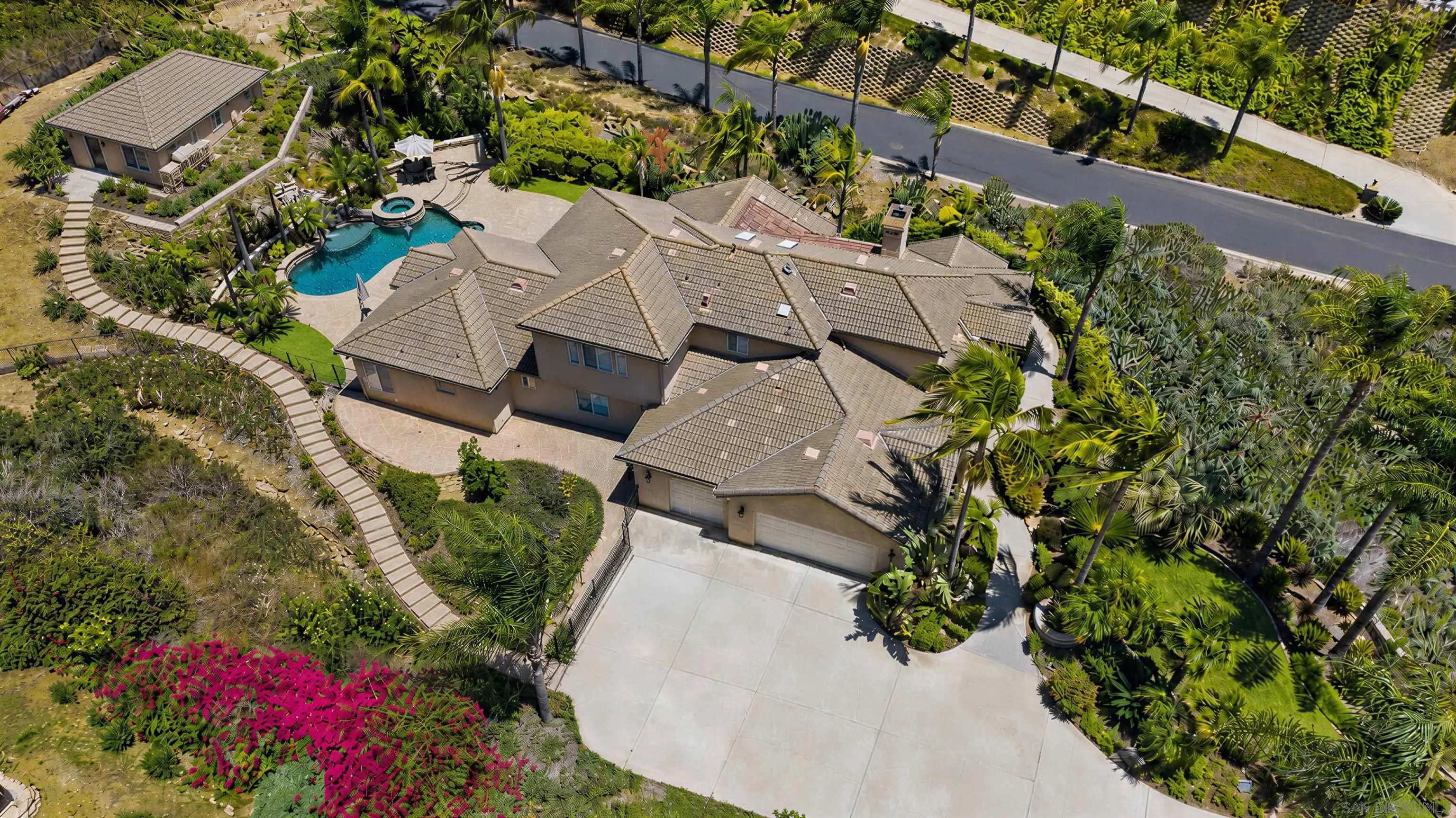 https://cdn.realtyfeed.com/cdn/127/260018737/7a21e1336276f98becde4addedccdd5f.webp