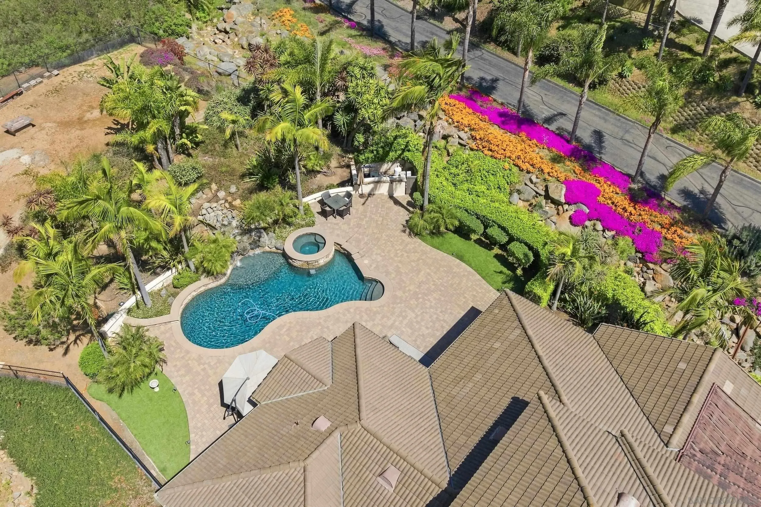 https://cdn.realtyfeed.com/cdn/127/260018737/adf8bc47937405050b9a4276d8516e0d.webp