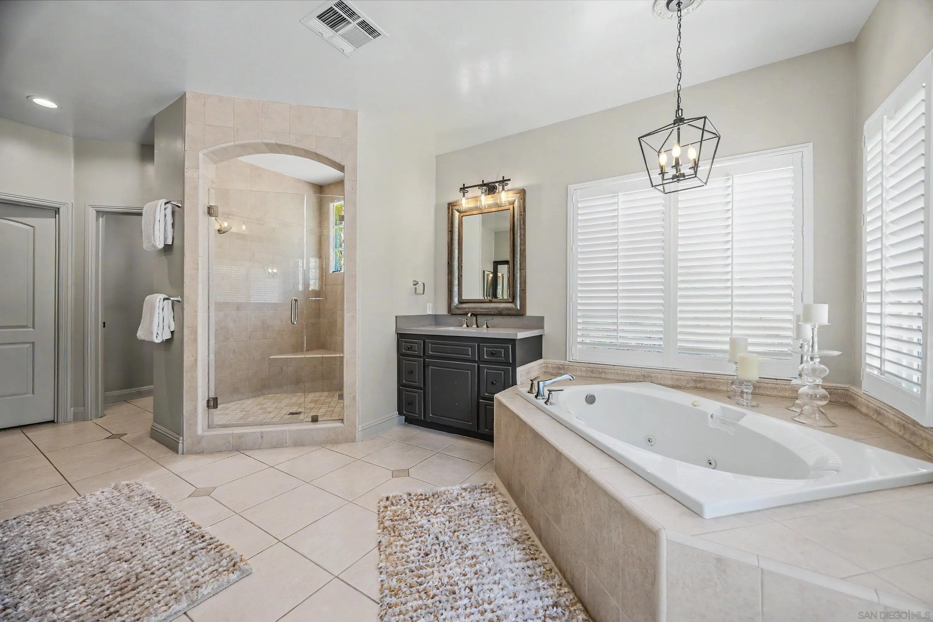 https://cdn.realtyfeed.com/cdn/127/260018737/bbd52676cc5b7c344e07343aa2821048.webp