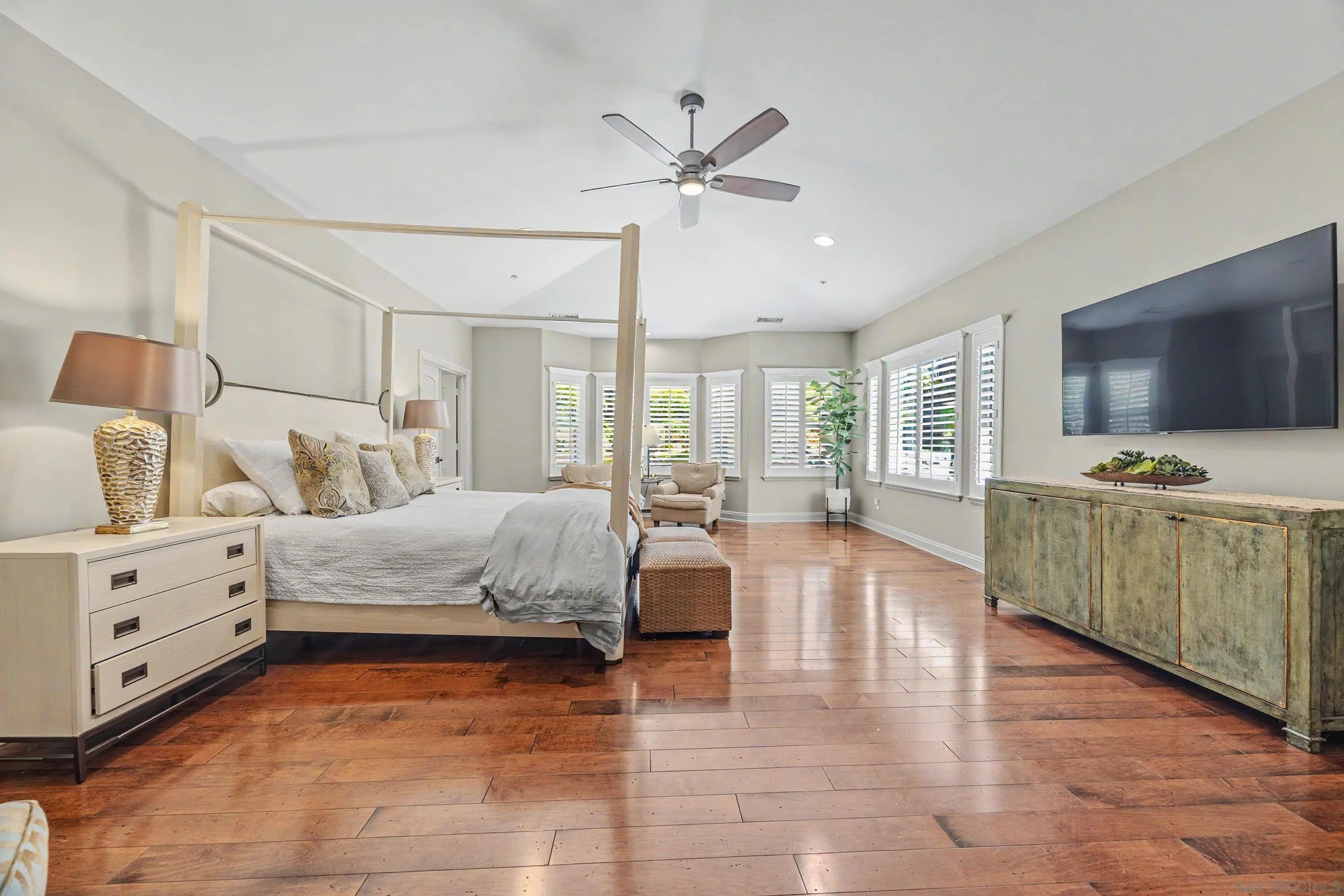 https://cdn.realtyfeed.com/cdn/127/260018737/dc99b870182261ab9457cbda1f4978b2.webp