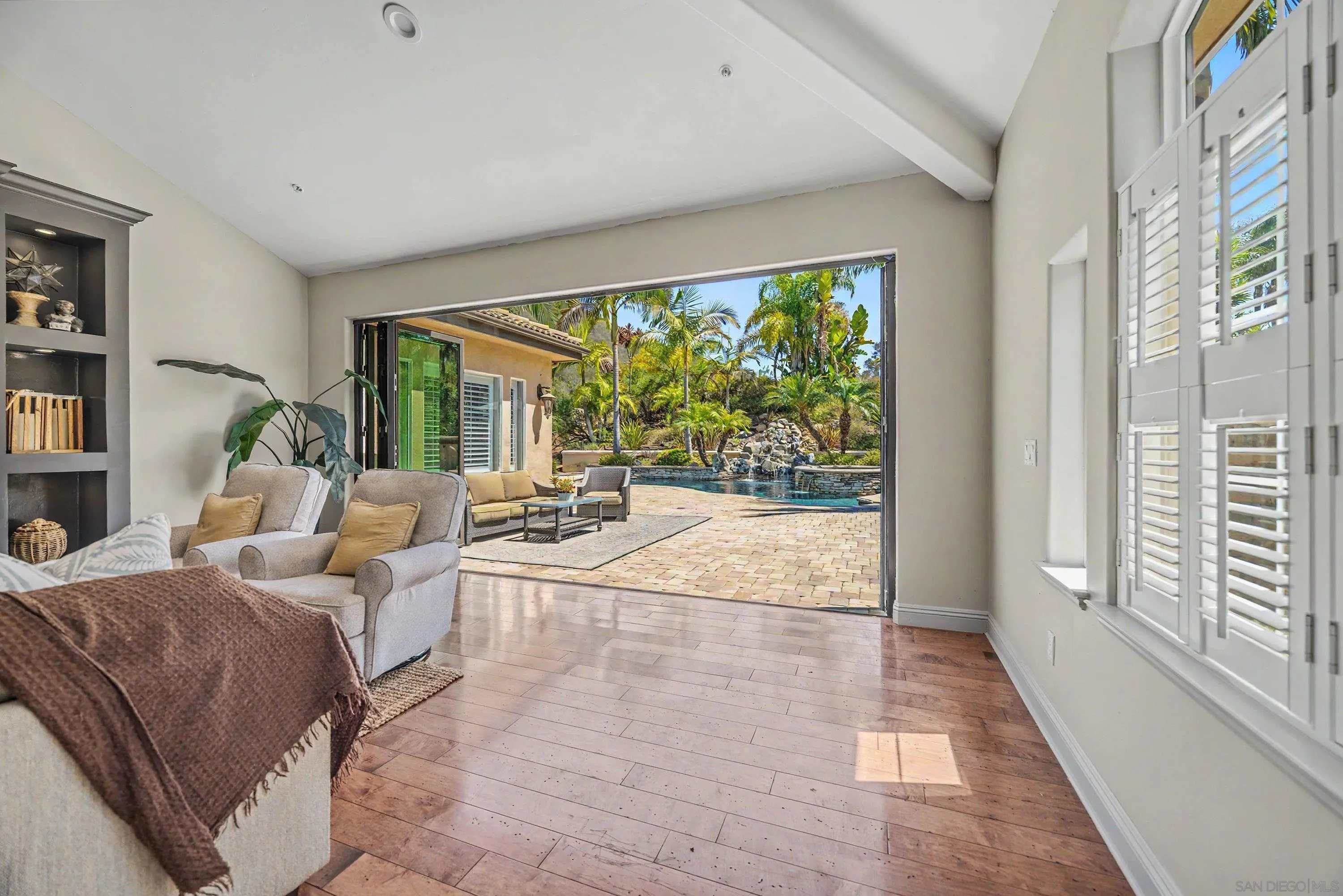https://cdn.realtyfeed.com/cdn/127/260018737/f2982589648c1a51e8890e953ebf37b2.webp
