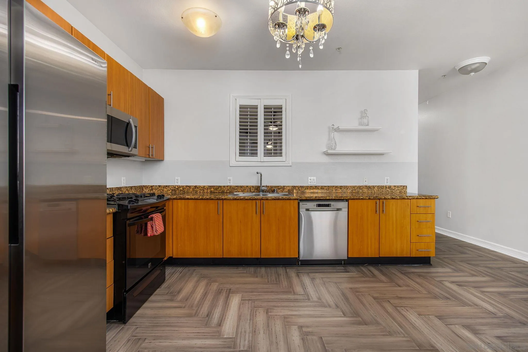 Photo #6: 260018745 Listing: Photo #6