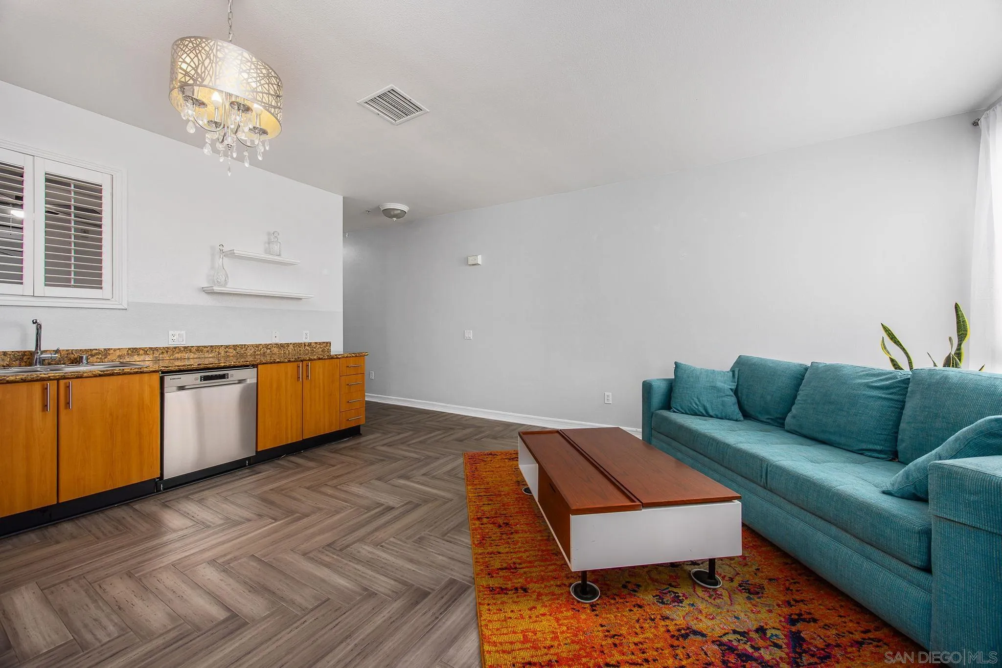 Photo #8: 260018745 Listing: Photo #8