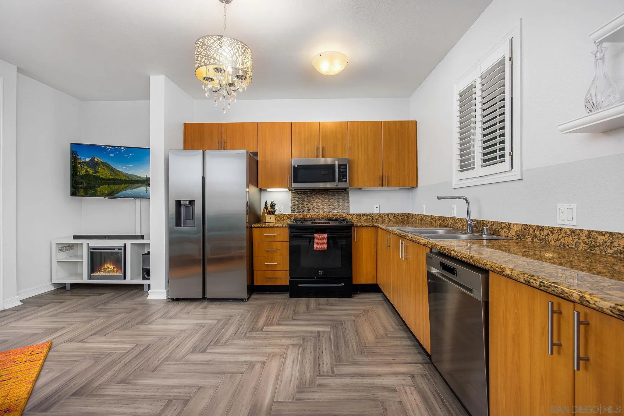 Photo #3: 260018745 Listing: Photo #3