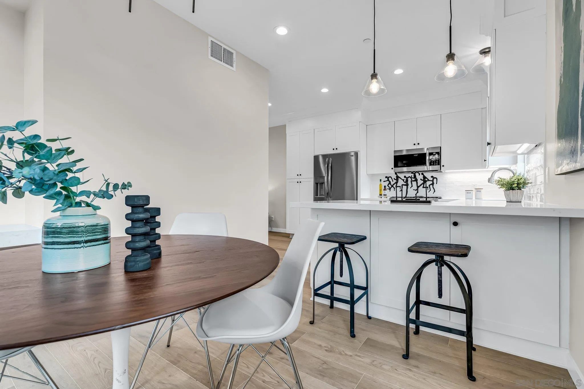 https://cdn.realtyfeed.com/cdn/127/260018746/a0c2f1503bcd9e1e33e4676fcc823ba7.webp