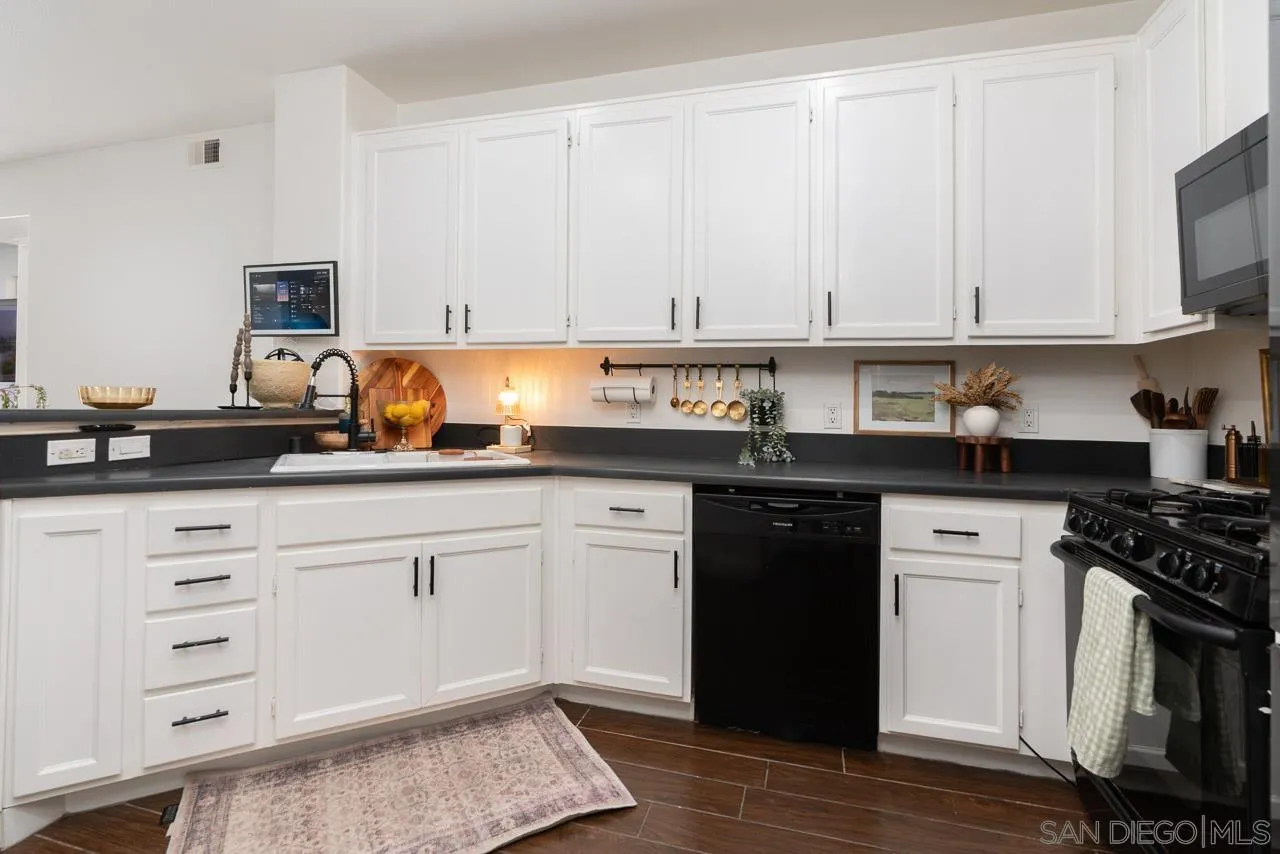 Photo #7: 260018747 Listing: Photo #7