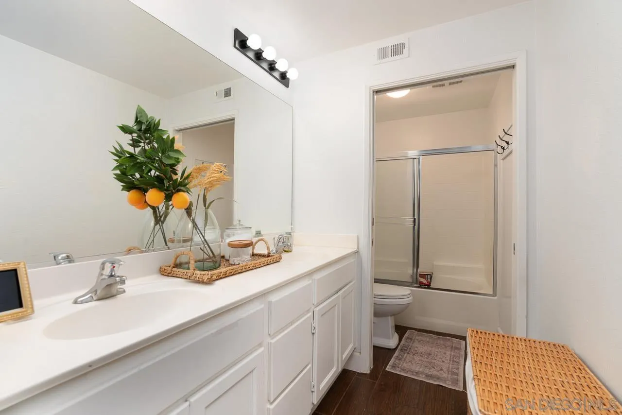 Photo #12: 260018747 Listing: Photo #12
