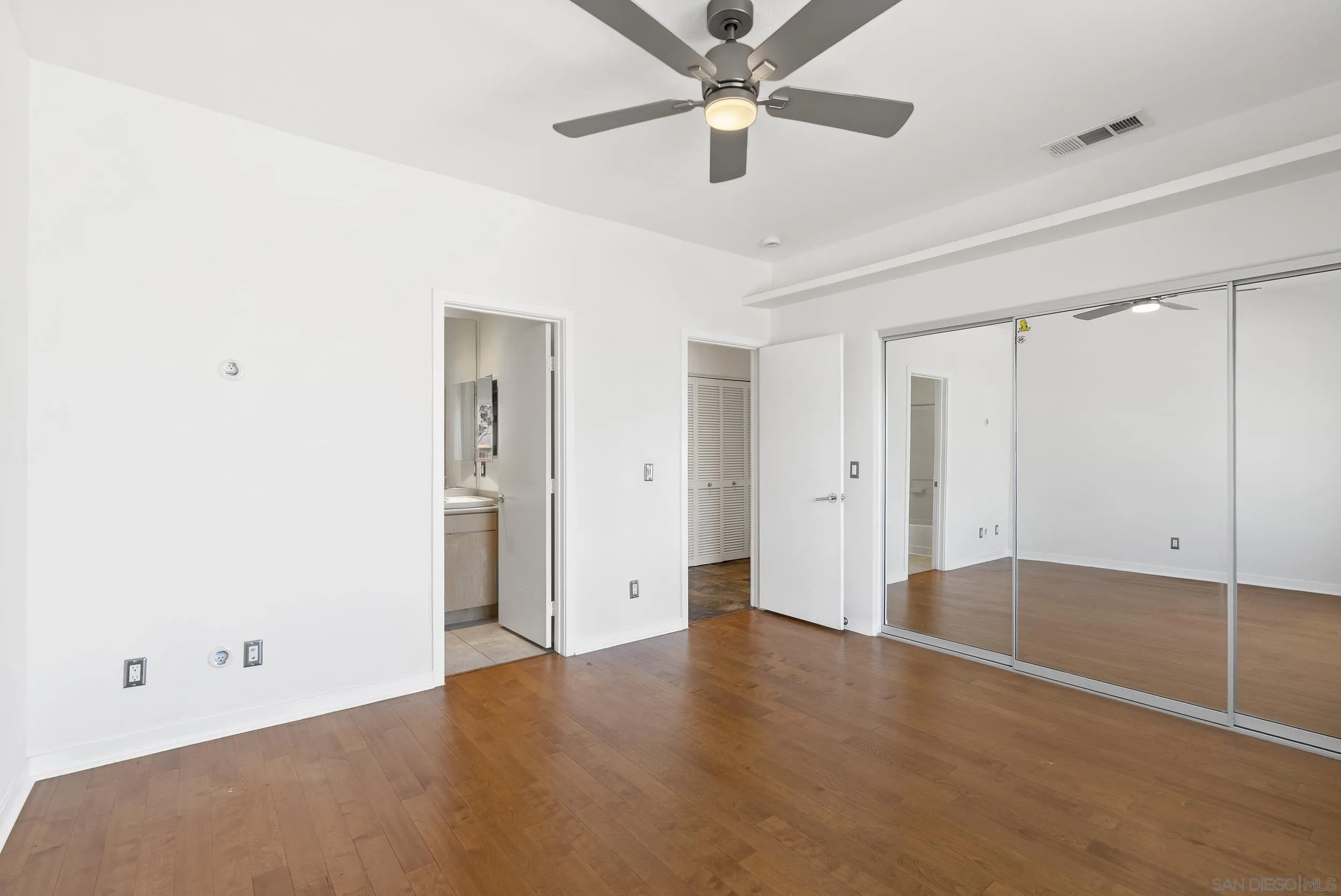 Photo #15: 260018753 Listing: Photo #15